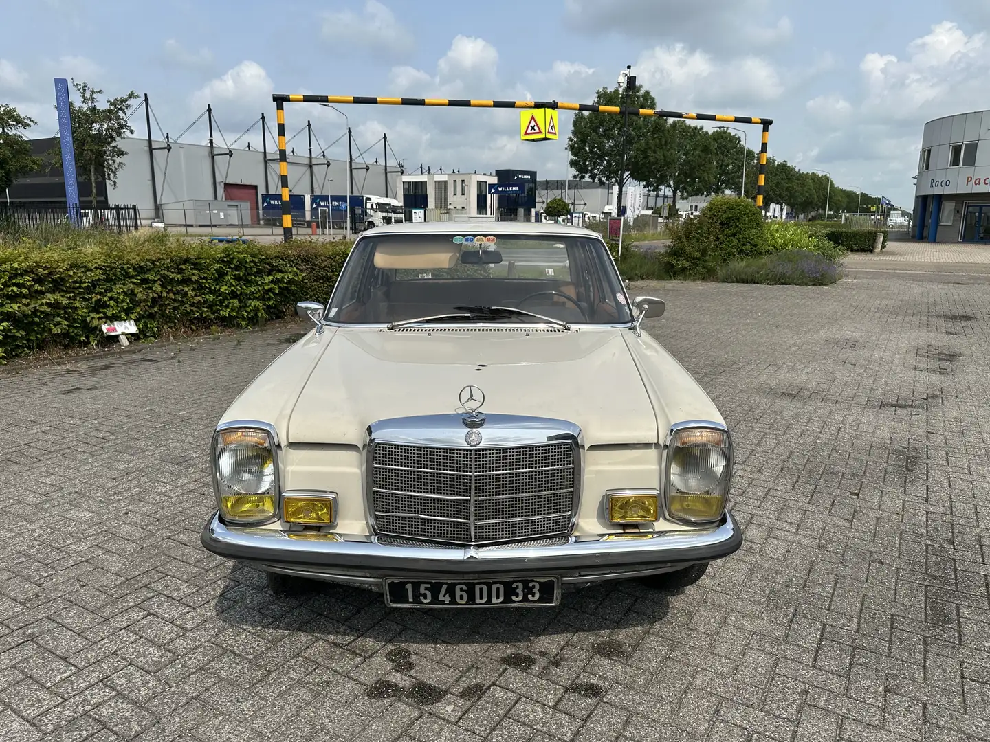 Mercedes-Benz 220 220 W115 Beige - 1