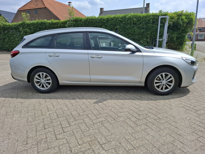 Hyundai i30 Wagon 1.6 CRDi Comfort B — photo 4