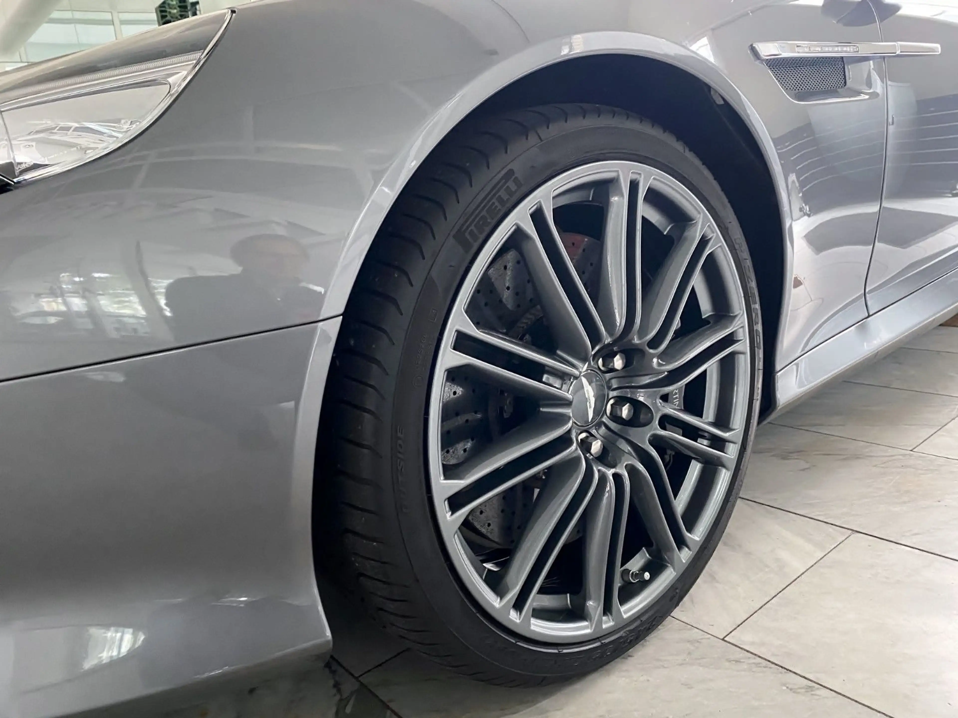 Aston Martin DB9 6.0 Coupe — photo 5
