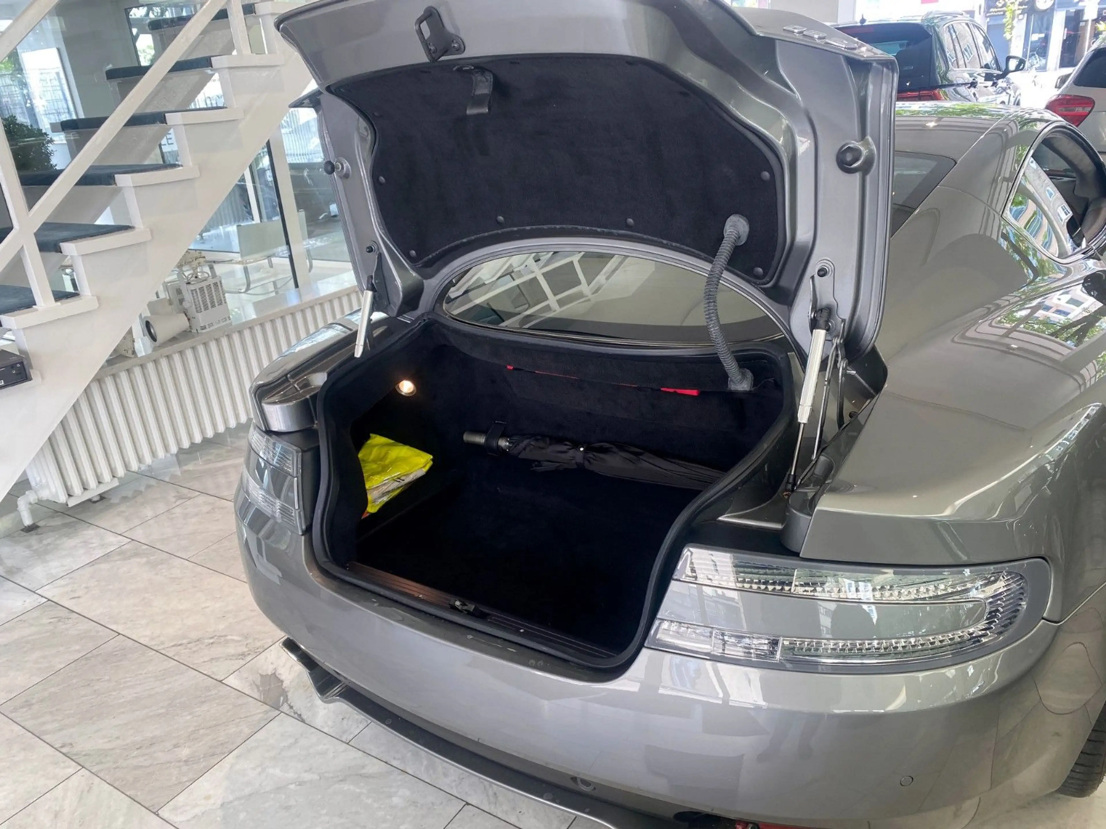 Aston Martin DB9 6.0 Coupe — photo 12