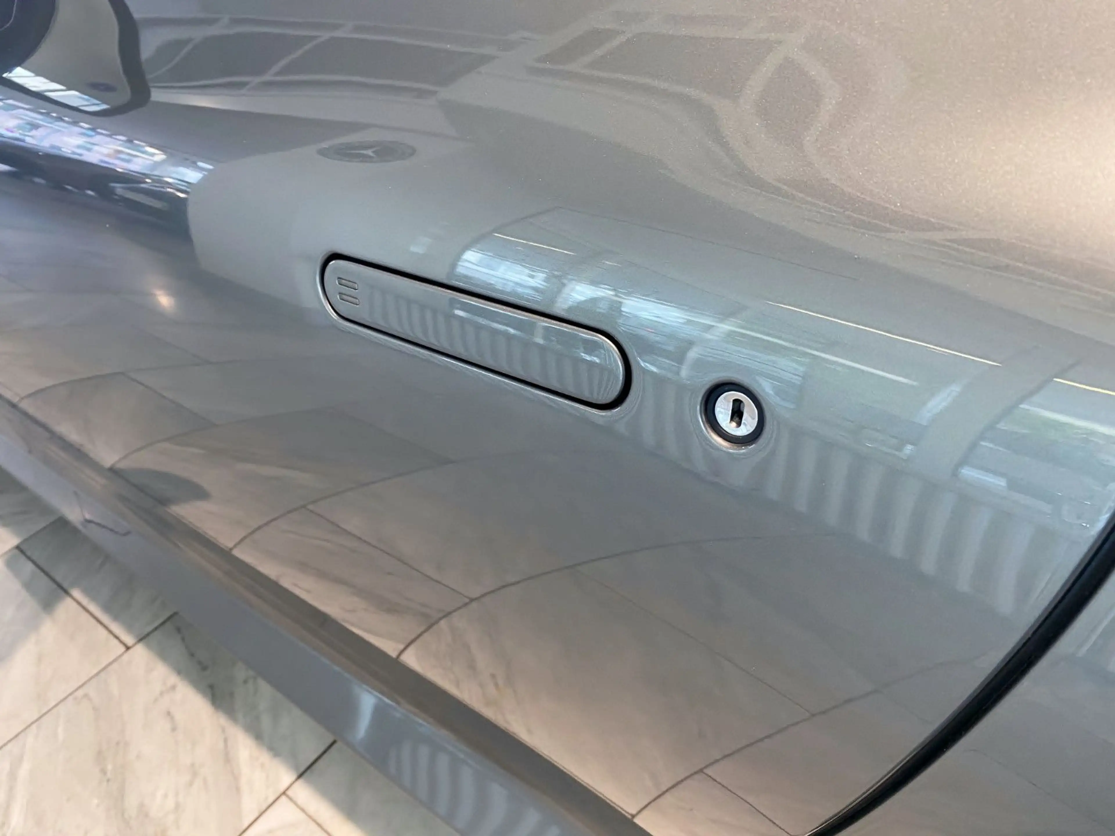 Aston Martin DB9 6.0 Coupe — photo 8