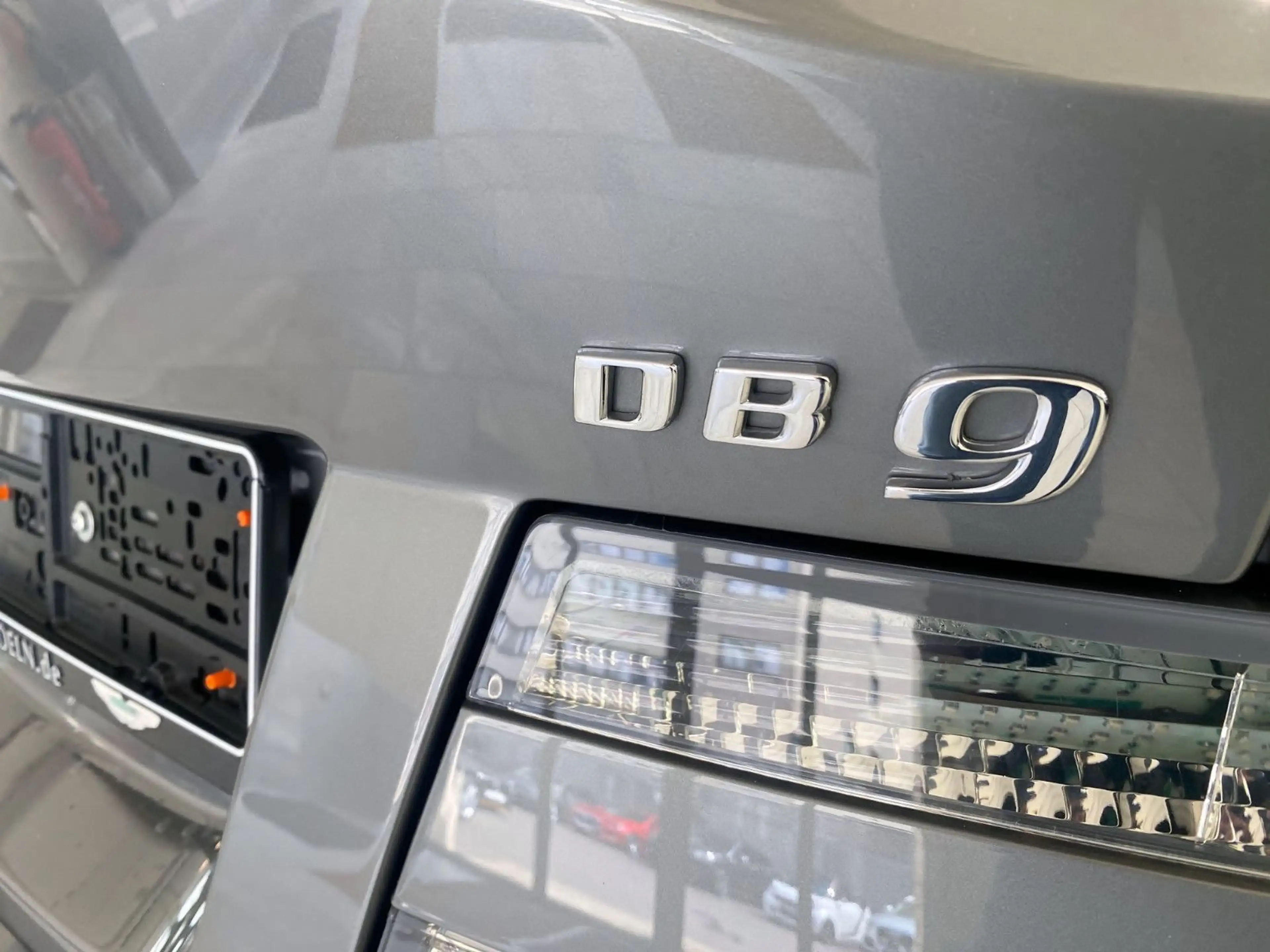 Aston Martin DB9 6.0 Coupe — photo 13