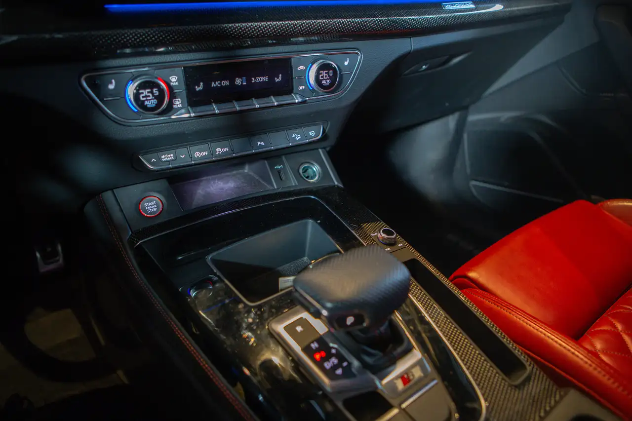 Audi SQ5 снимка Audi SQ5