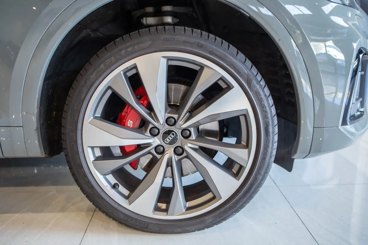 Audi SQ5 снимка Audi SQ5
