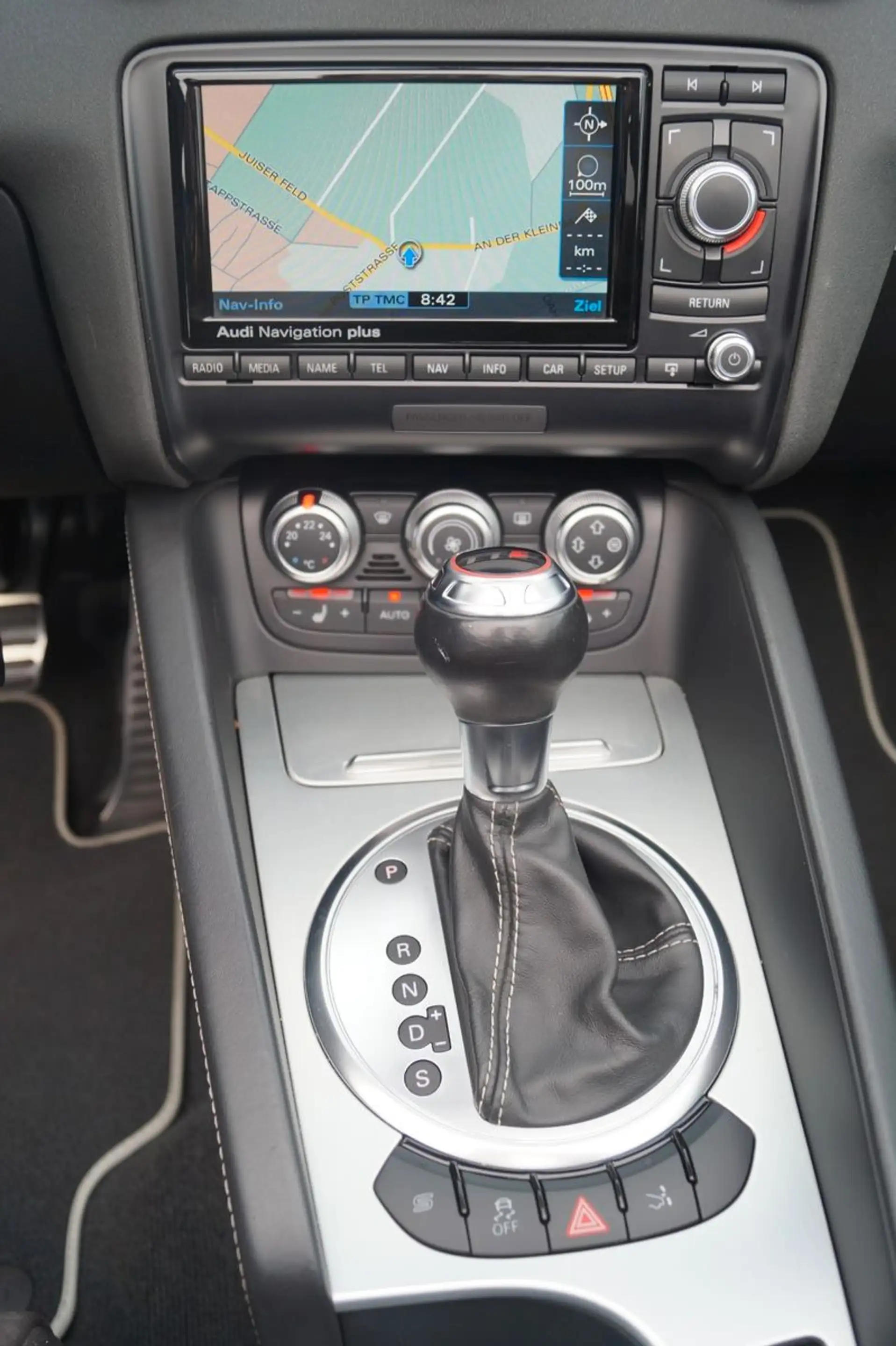 Audi TTS 2.0 TFSI TTS Roadster quattro *PDC*Navi*SHZ*GRA* — photo 12