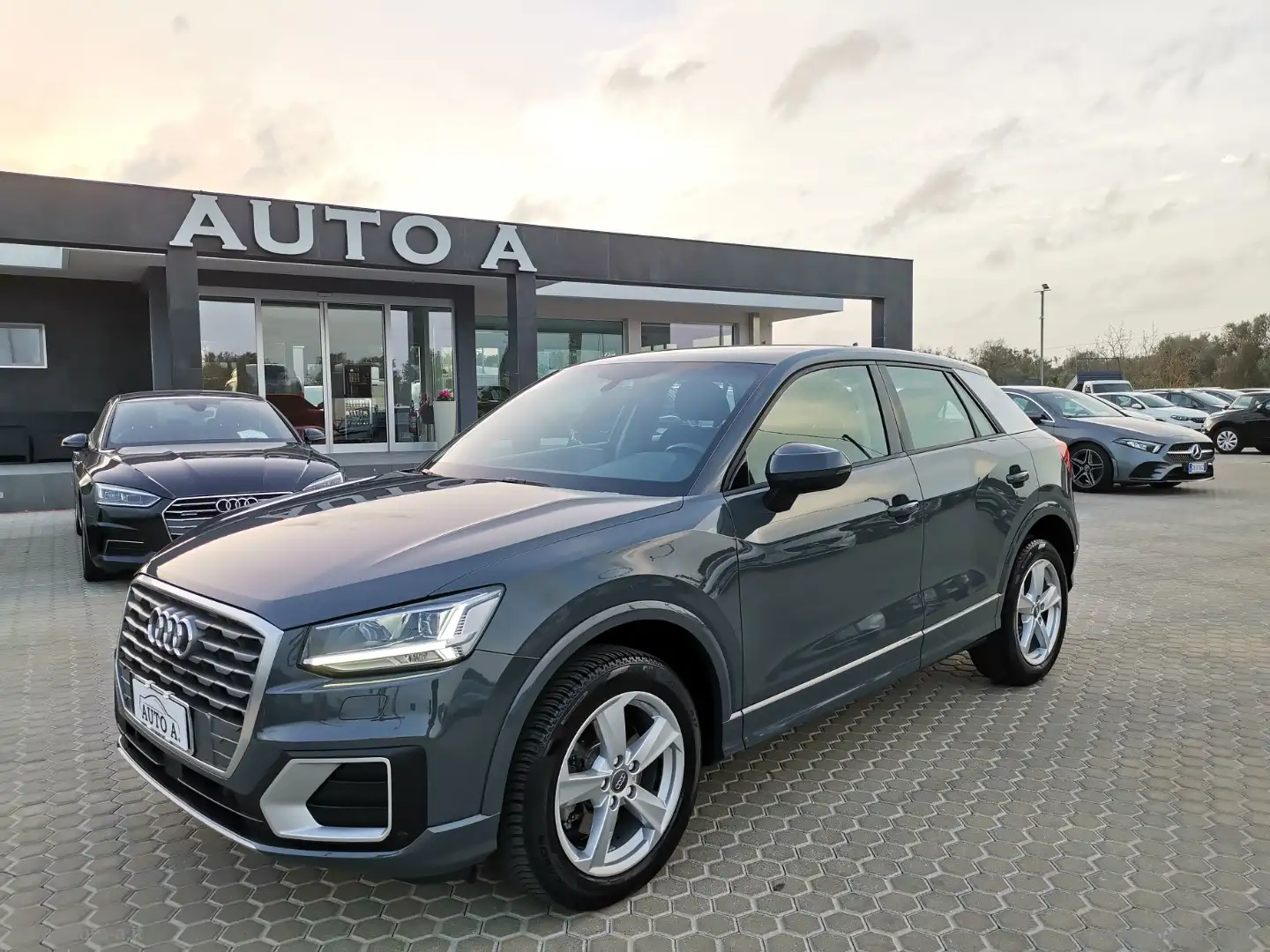 Audi Q2 30 TDI Admired Gris - 1