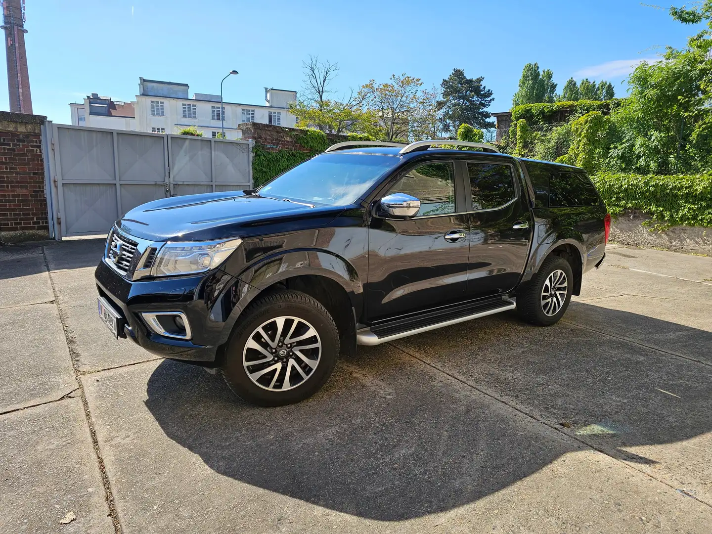 Nissan Navara Navara Double Cab 4x4 2,3 dCi Tekna Aut. Tekna Schwarz - 1