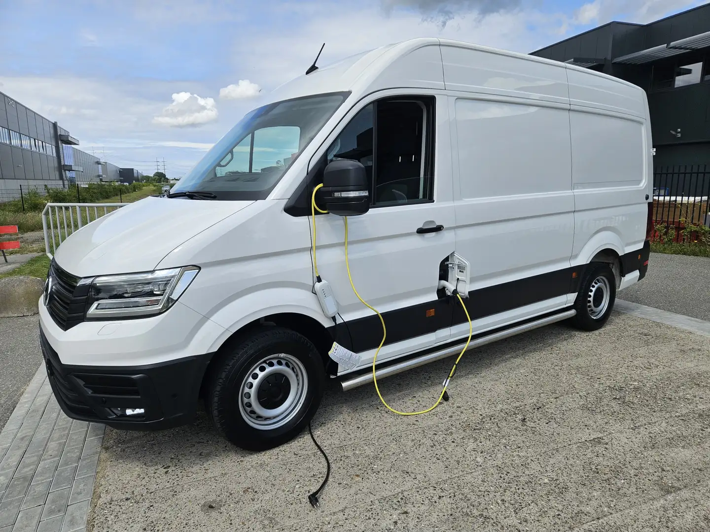 Volkswagen Crafter e-Crafter L3H3 36 kWh Autm voorheen L2H2 133Km act Wit - 2