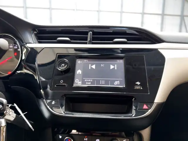 Opel Corsa view 12