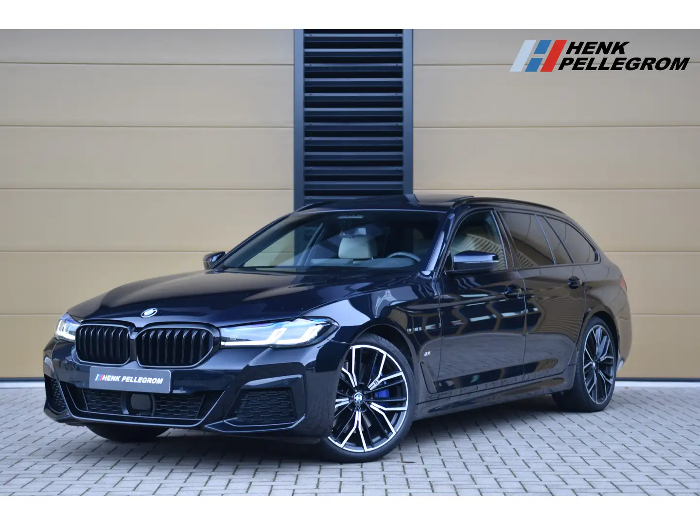 BMW 540 5-serie Touring 540i xDrive High Executive * M-Spo Zwart - 1