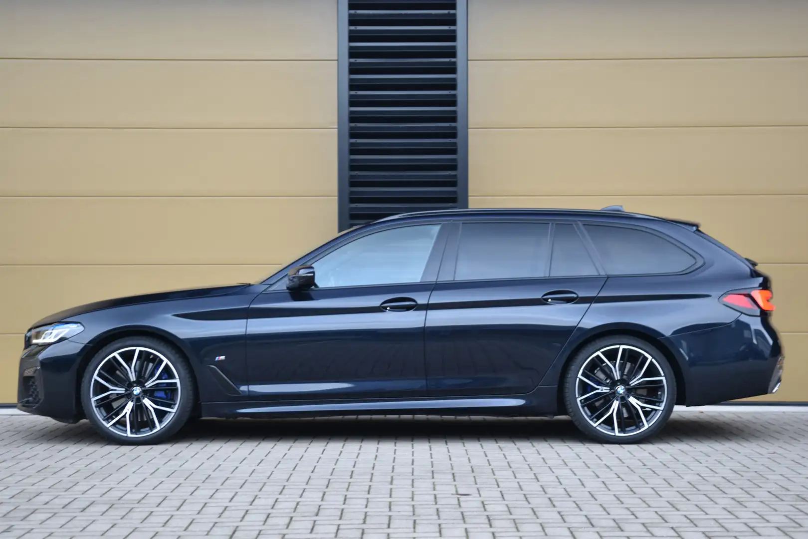 BMW 540 5-serie Touring 540i xDrive High Executive * M-Spo Zwart - 2