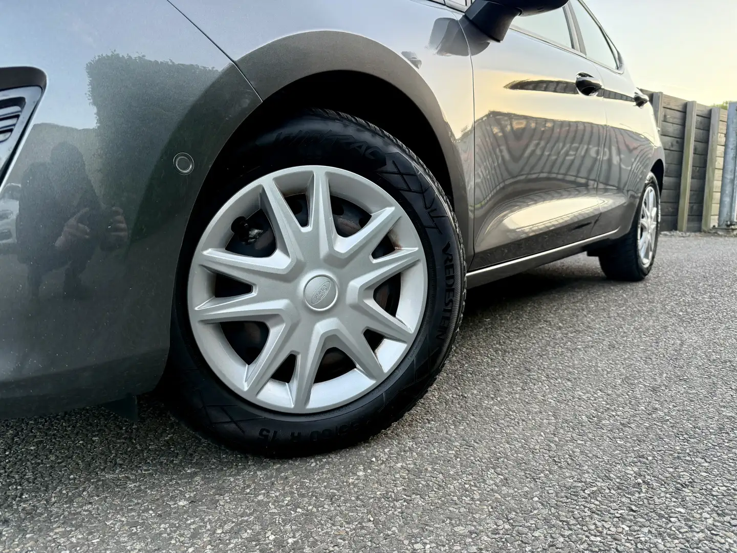 Ford Fiesta 1.0 EcoBoost Connected NL-auto, carplay, navi, cru Grau - 2