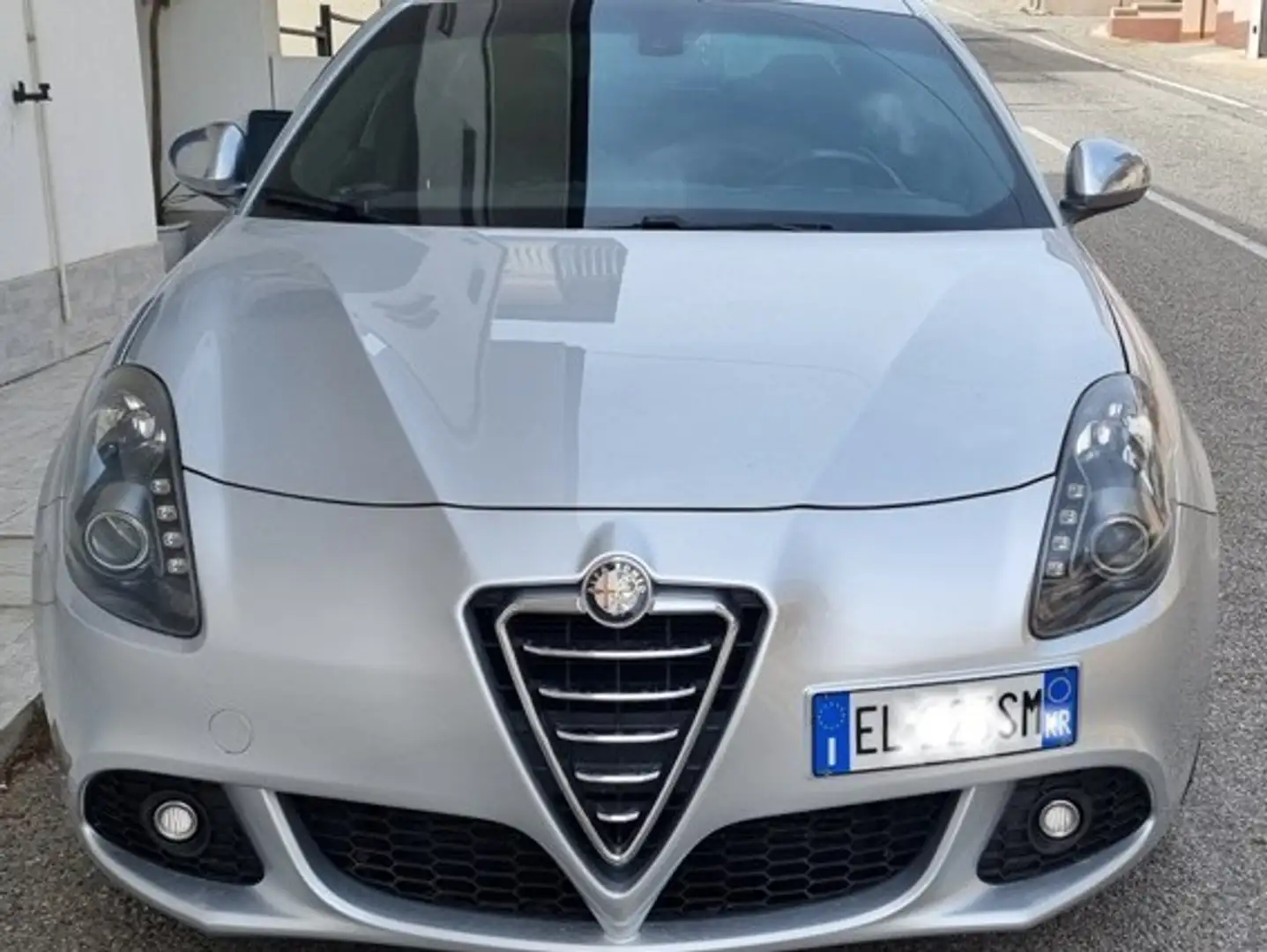 Alfa Romeo Giulietta 2.0 jtdm(2) Distinctive 140cv Gümüş rengi - 1