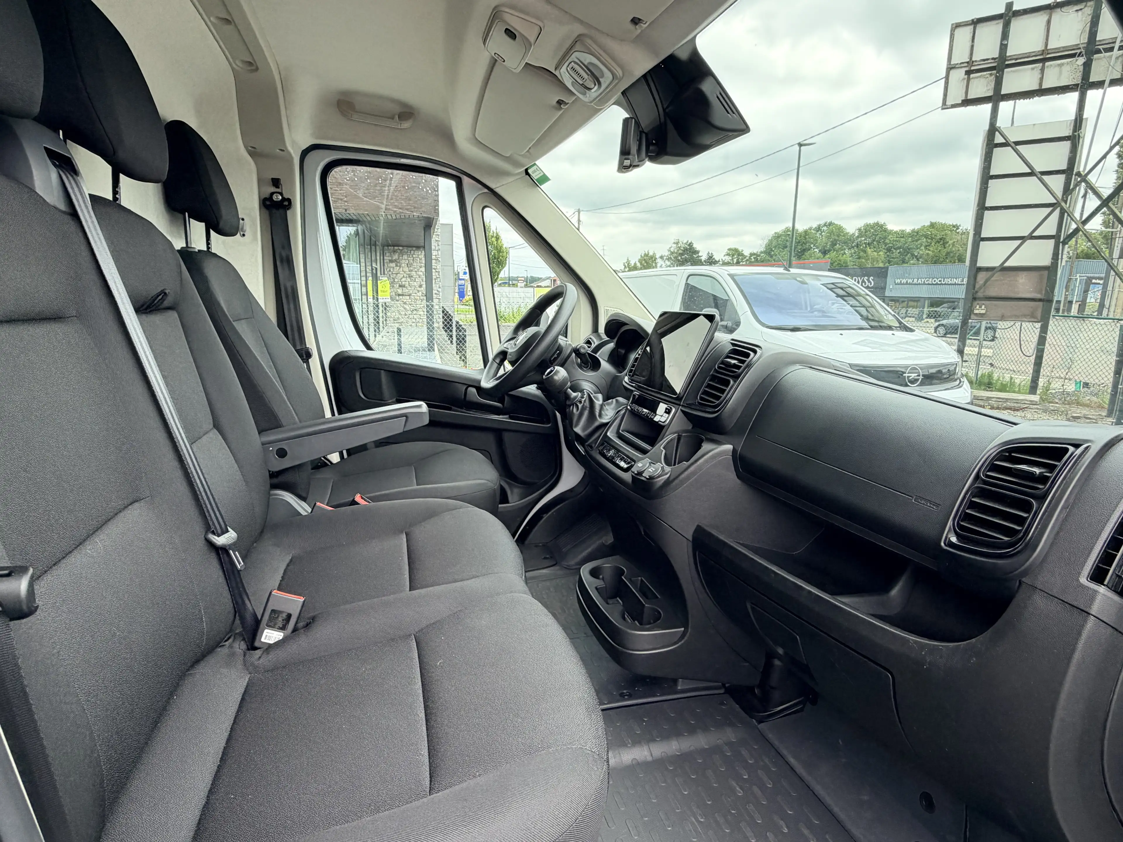 Peugeot Boxer 2.2 BlueHDi L4H3 — photo 10