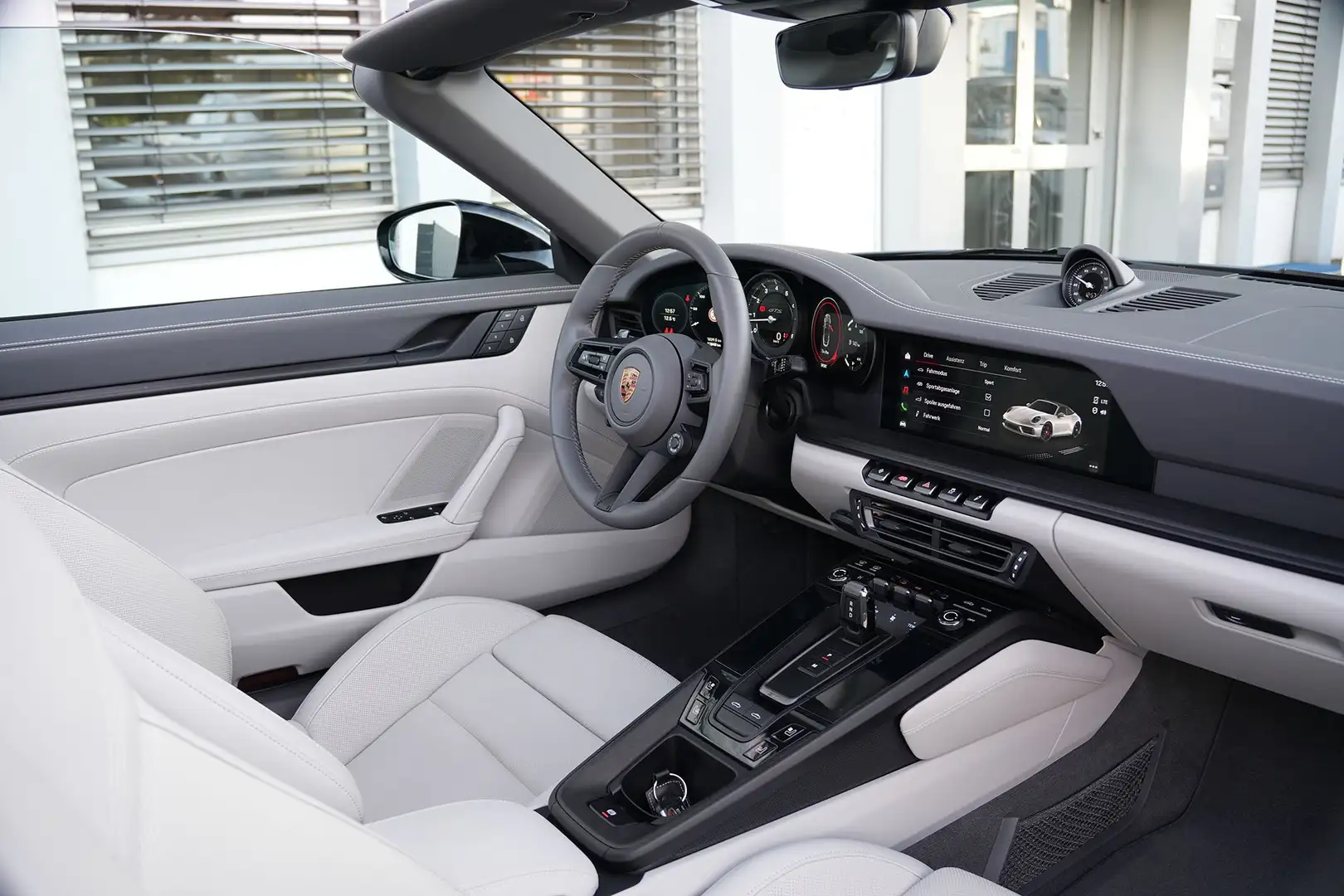 Porsche 992 911 Targa 4 GTS INNODRIVE-BOSE-MATRIX-VOLL! Grau - 2