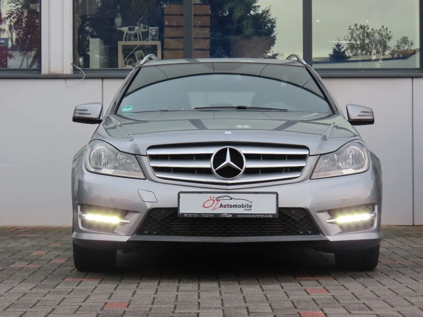 Mercedes-Benz C 200 T Autom. AMG-Line Leder Standheizung AHK srebrna - 2