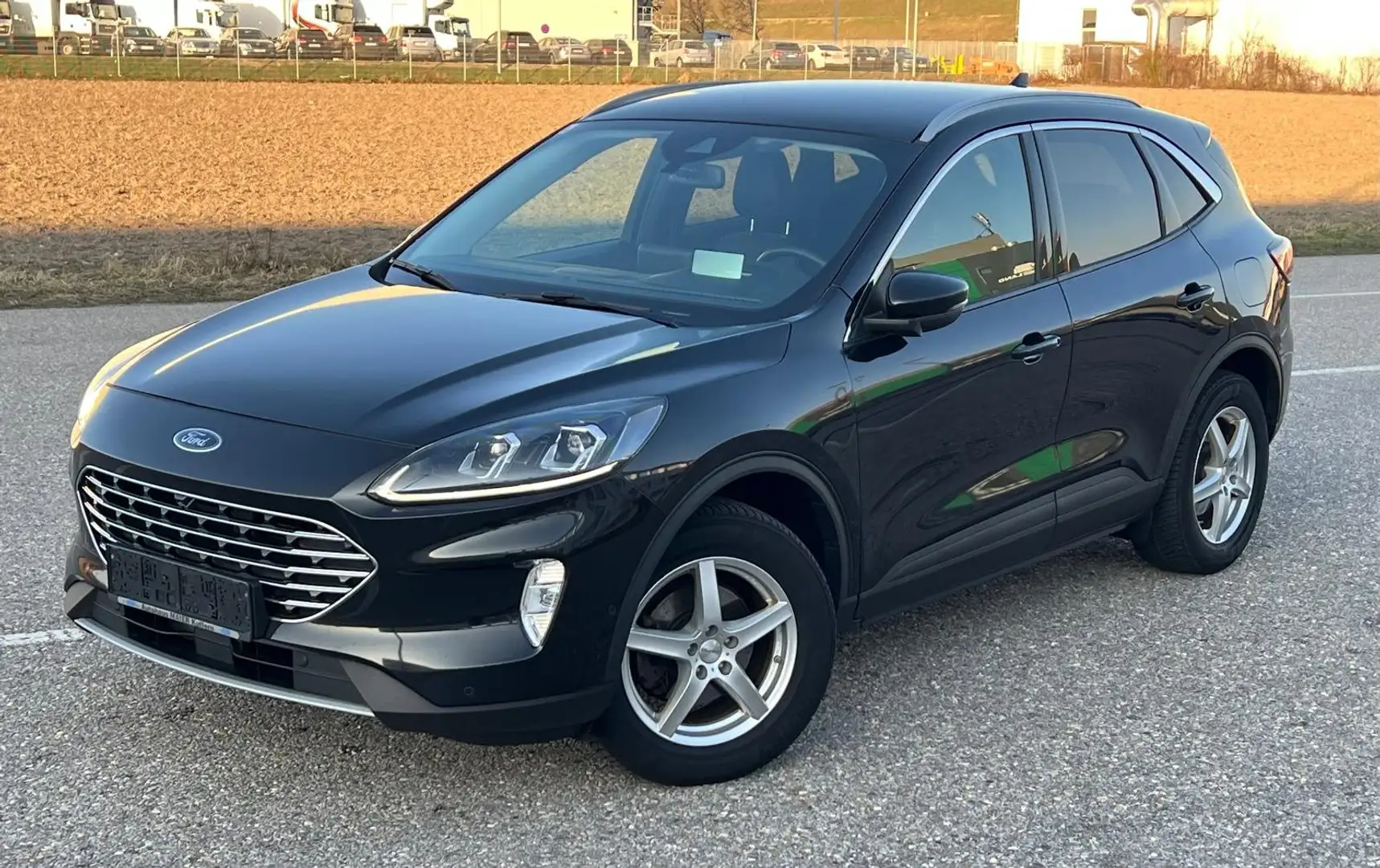 Ford Kuga Titanium X 2,5 Duratec FHEV AWD Aut. Schwarz - 2
