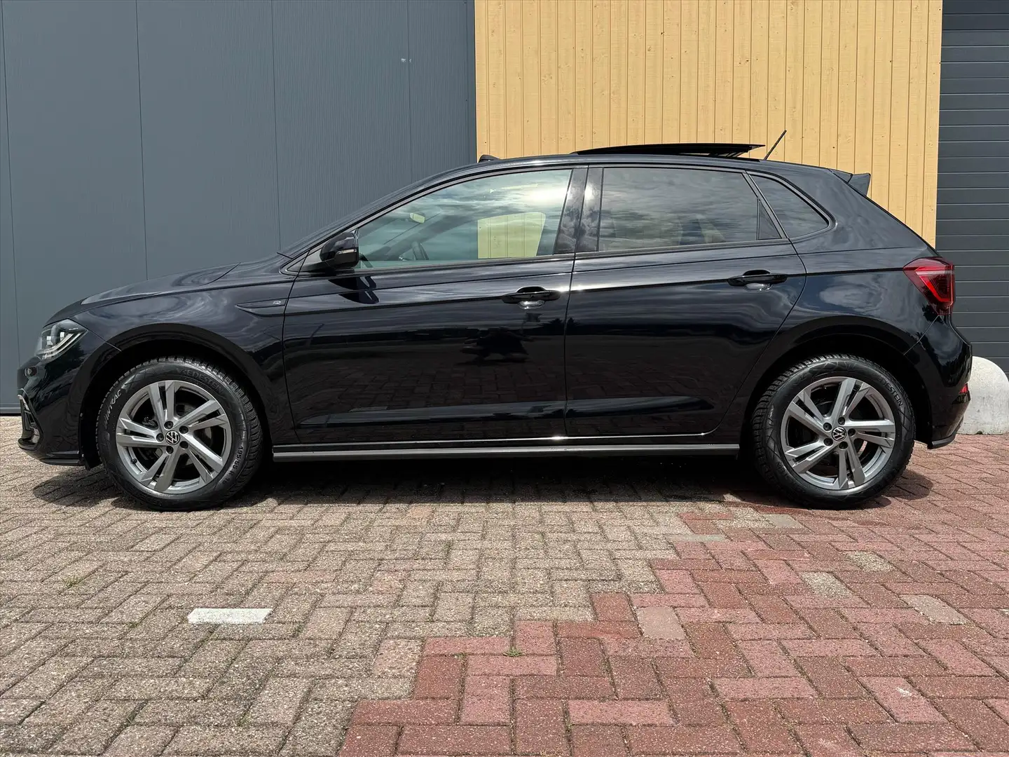 Volkswagen Polo 1.0 TSI 95pk R-Line | NL Auto | Pano | ACC | Stoel Zwart - 2