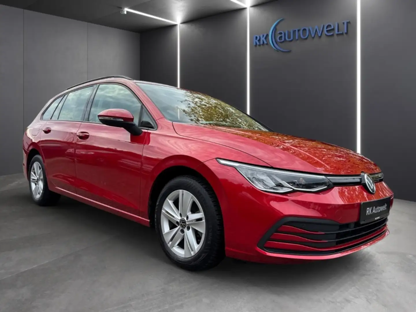 Volkswagen Golf Variant VIII Life 1.5 TSI LED Navi AHK ACC Climatronic Rot - 2