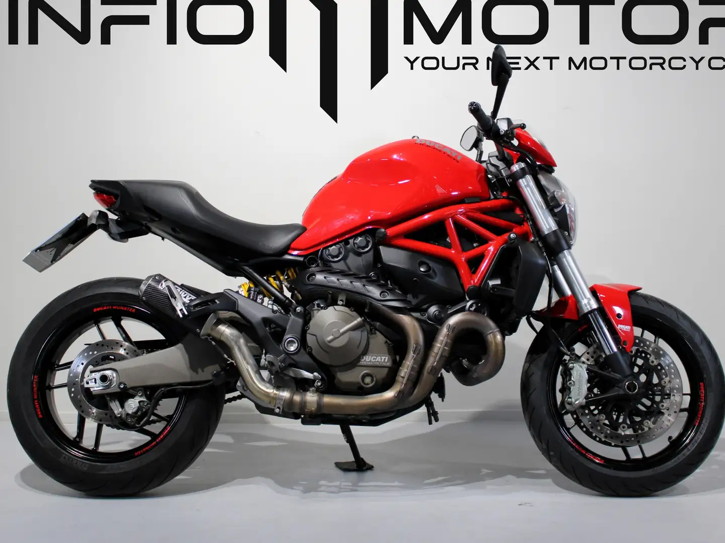 Ducati Monster 821 - 1