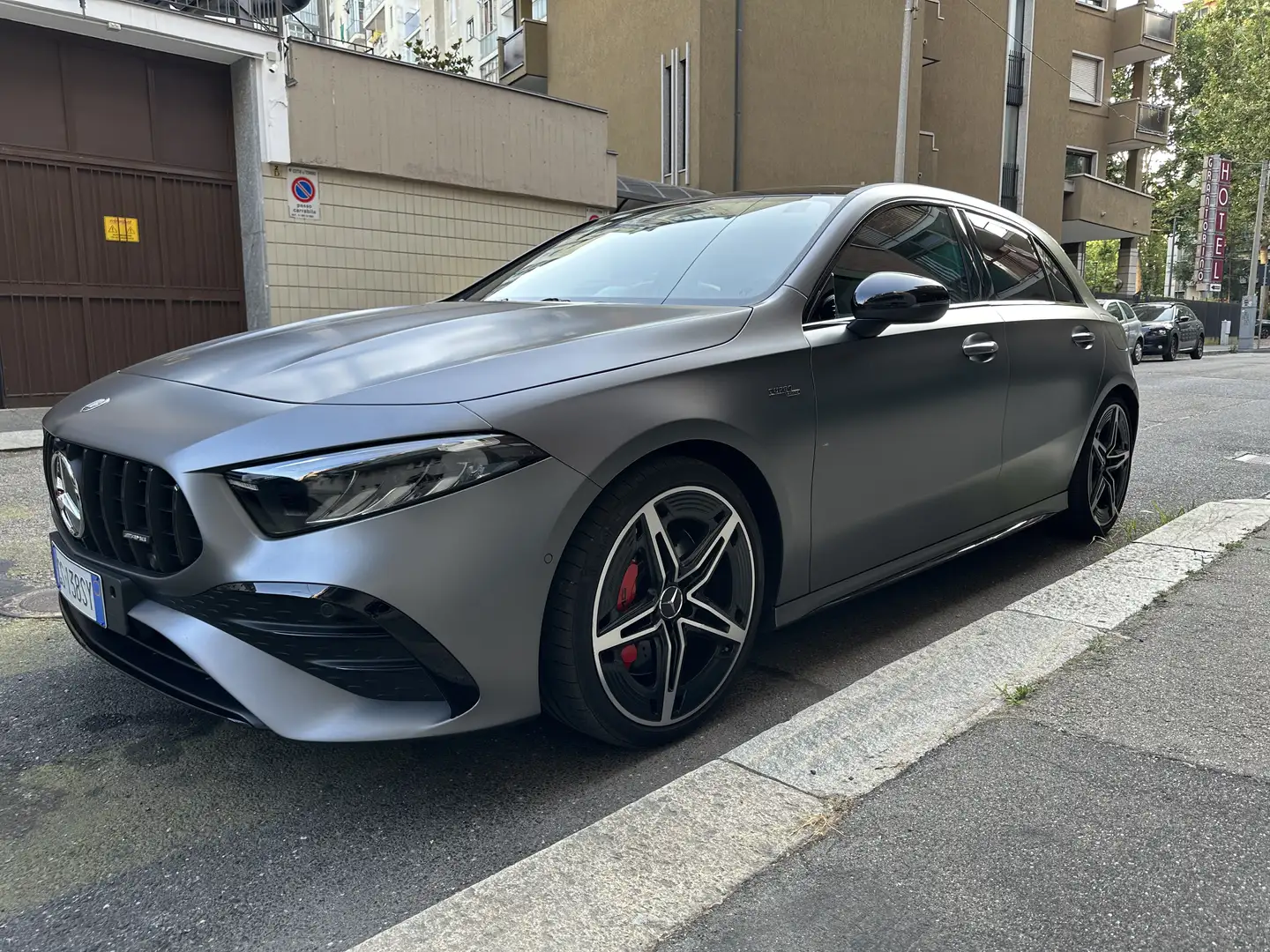 Mercedes-Benz A 35 AMG Line Premium 4matic auto Grigio - 2