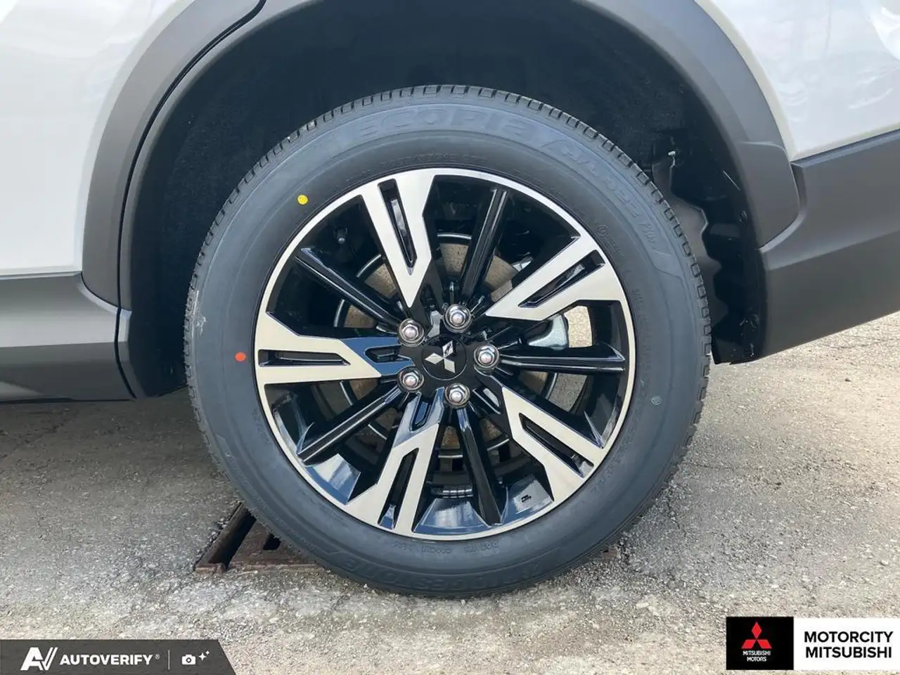 Mitsubishi Eclipse Cross снимка Mitsubishi Eclipse Cross