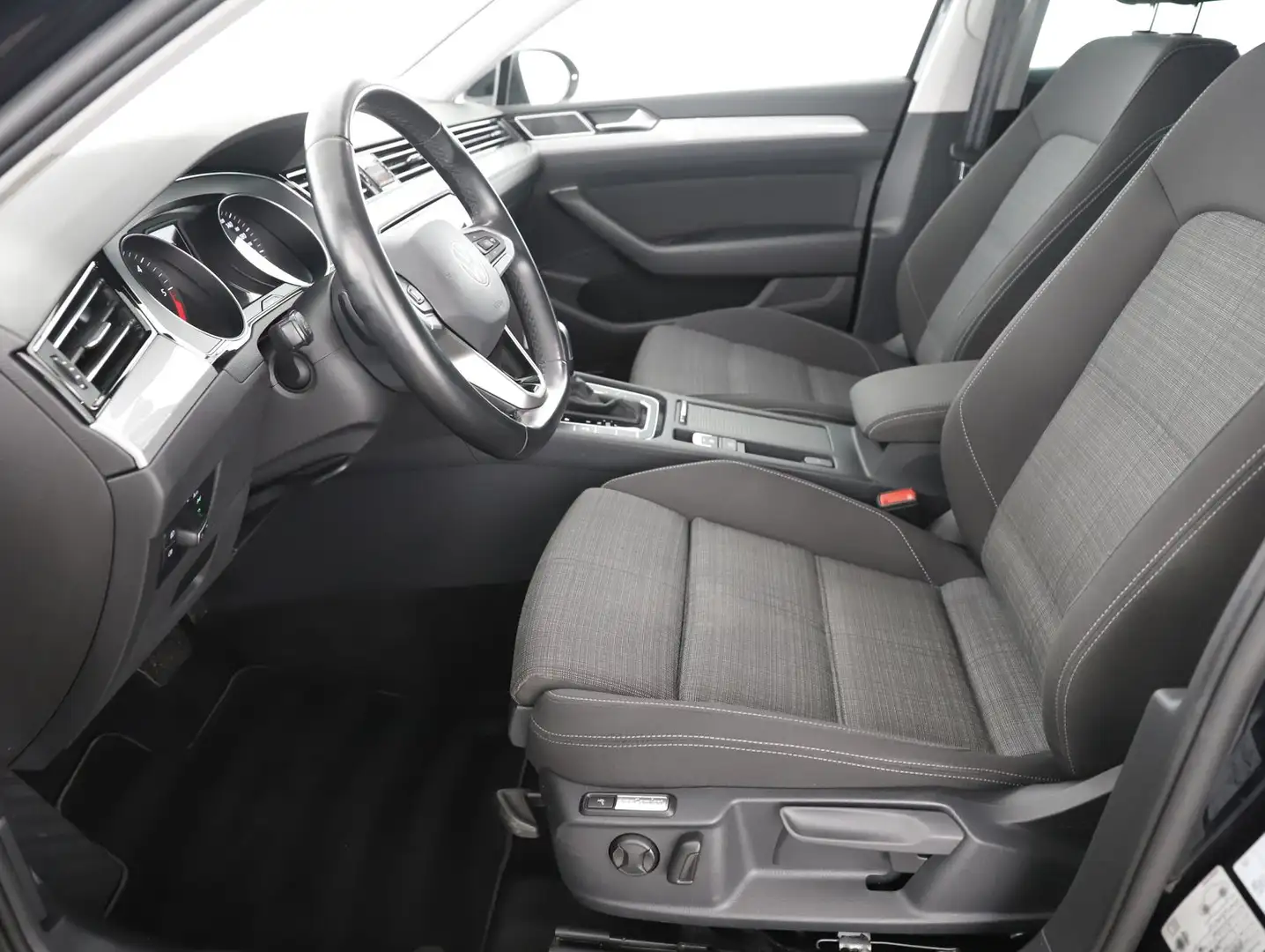 Volkswagen Passat Variant Business TDI DSG Zwart - 2