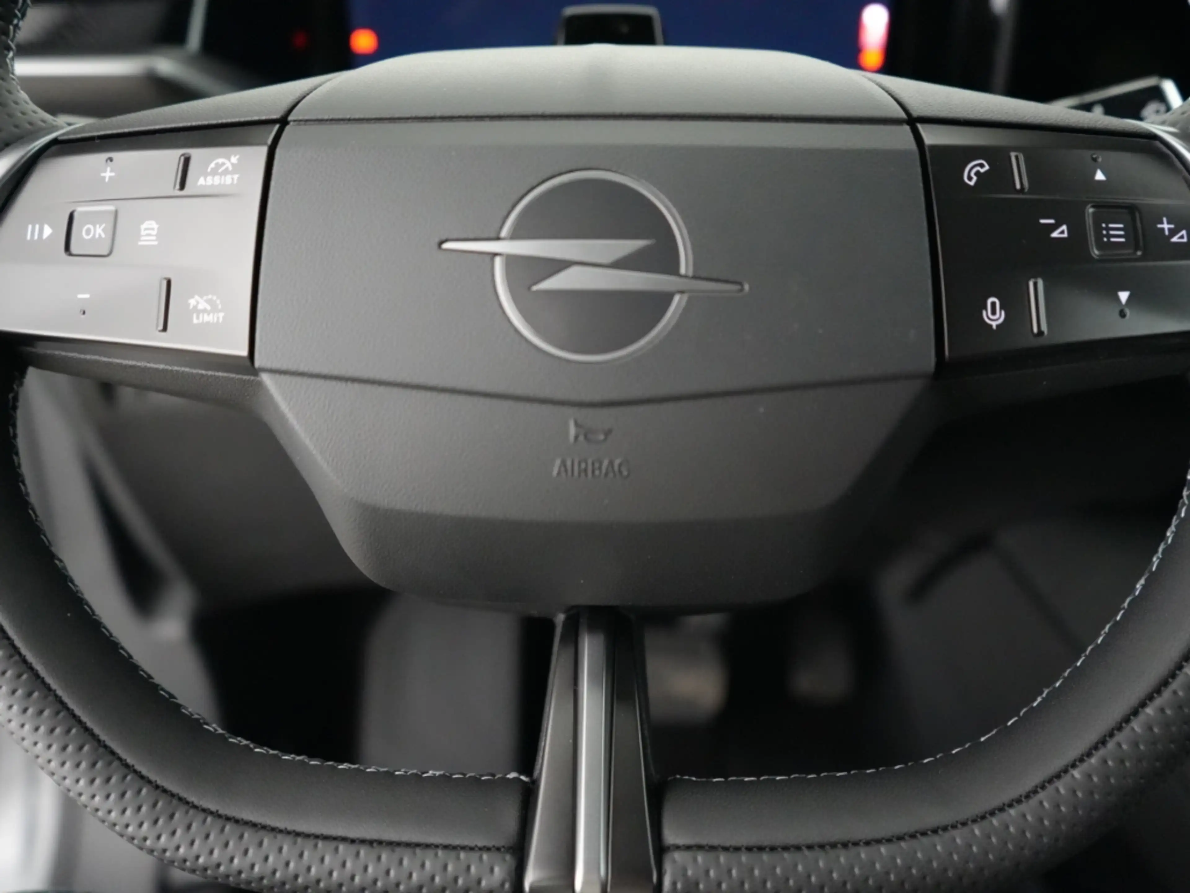 Opel Grandland GS 1.2 Hybrid AT +AHK Navi 360°-RFK HUD Matrix-LED — photo 10