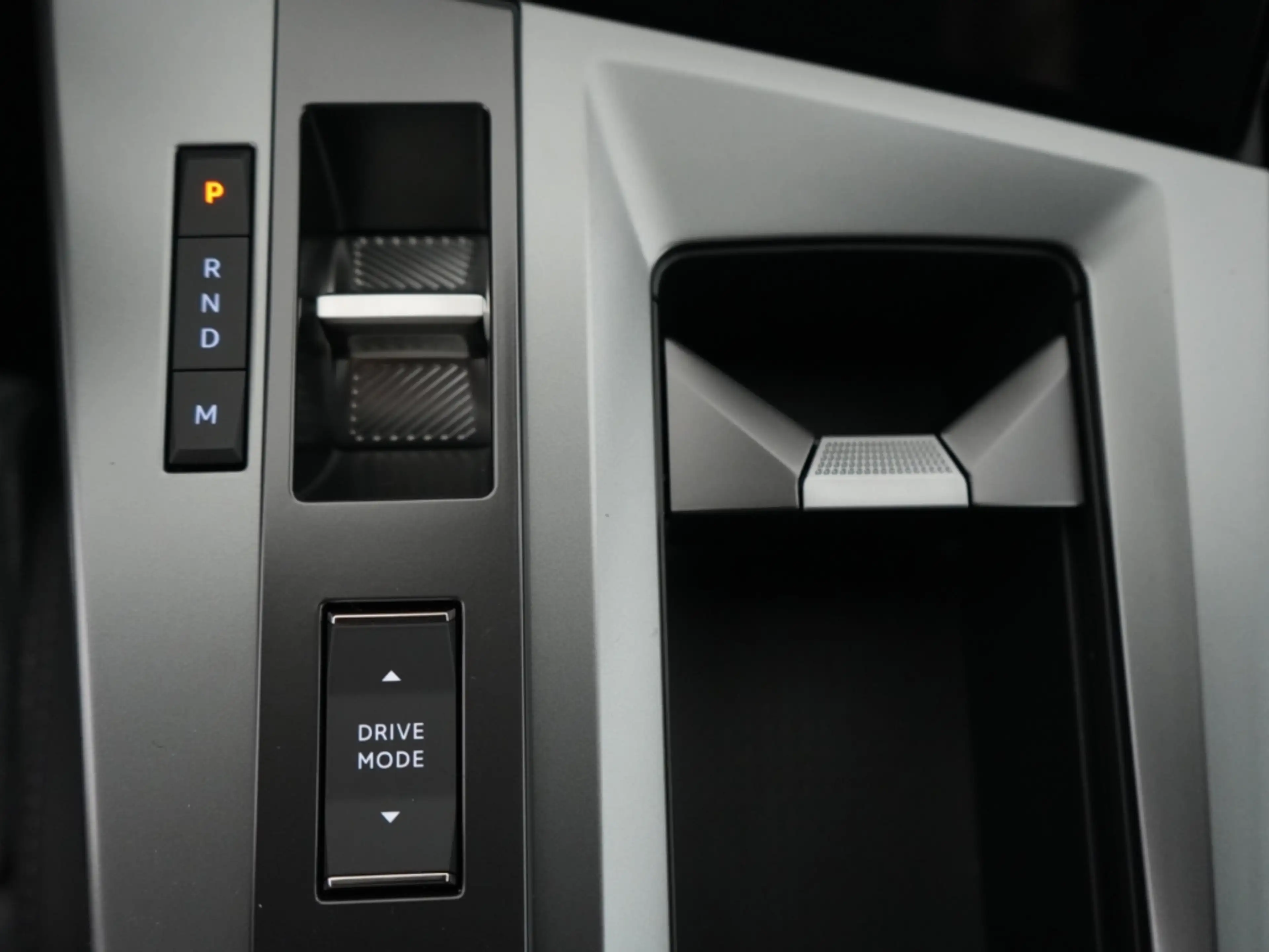 Opel Grandland GS 1.2 Hybrid AT +AHK Navi 360°-RFK HUD Matrix-LED — photo 12