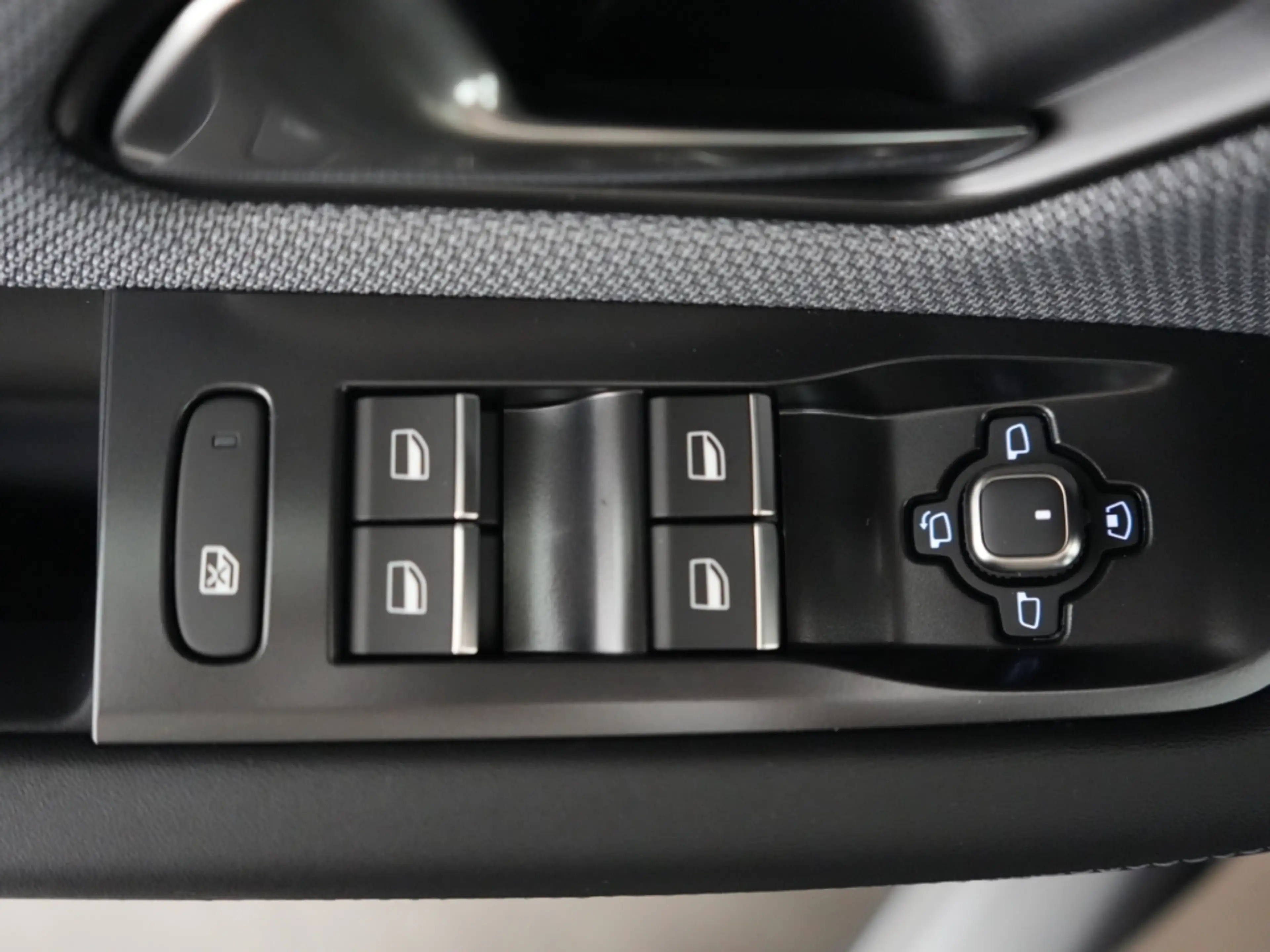 Opel Grandland GS 1.2 Hybrid AT +AHK Navi 360°-RFK HUD Matrix-LED — photo 11