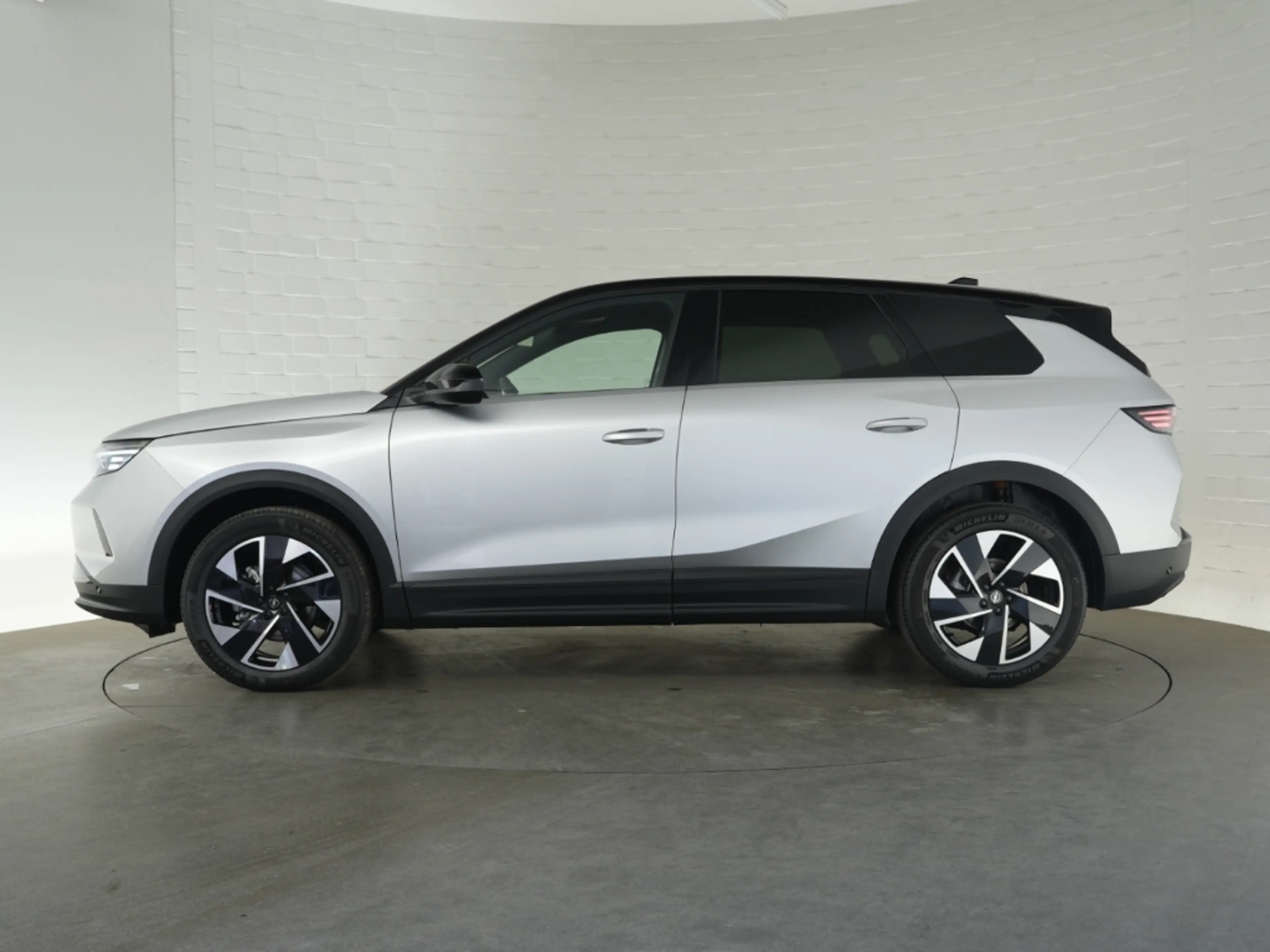 Opel Grandland GS 1.2 Hybrid AT +AHK Navi 360°-RFK HUD Matrix-LED — photo 5