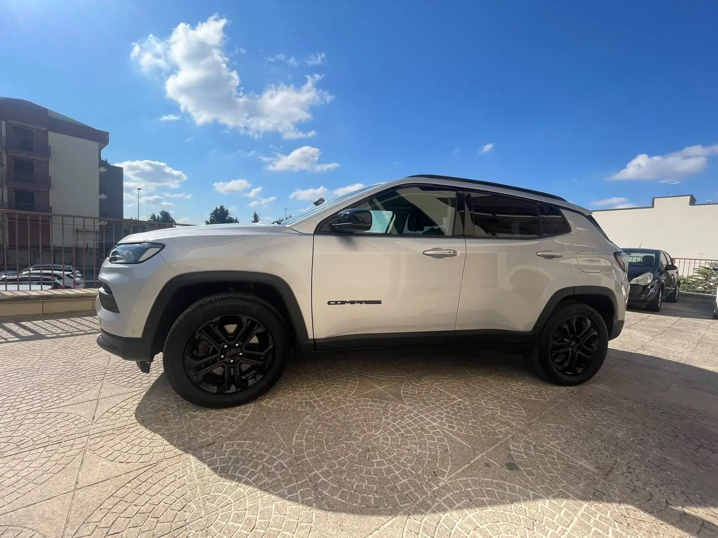 Jeep Compass COMPASS 1.3 TURBO 4xe PLUG-IN HYBRID Plateado - 2