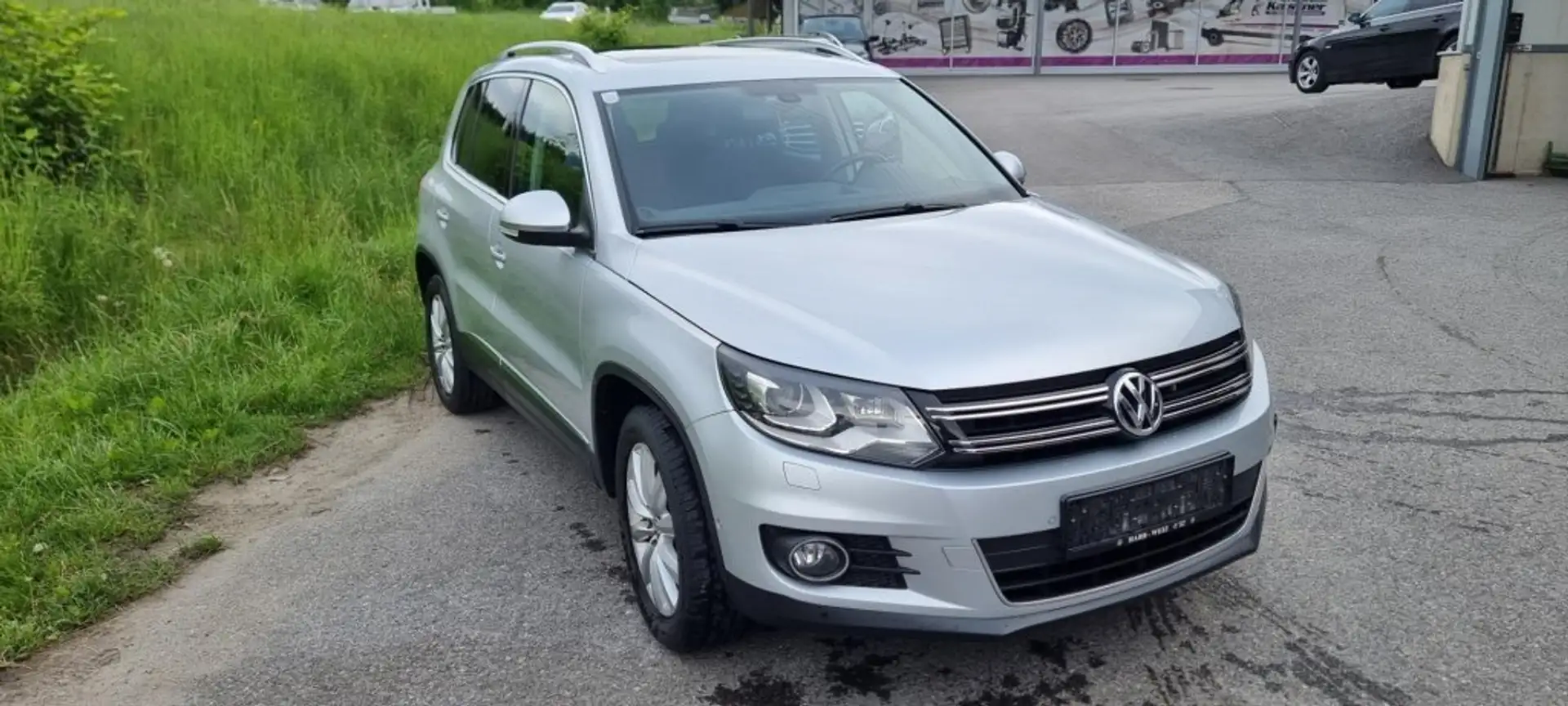 Volkswagen Tiguan 2,0 TDI BMT 4Motion Sky DPF DSG Zilver - 2