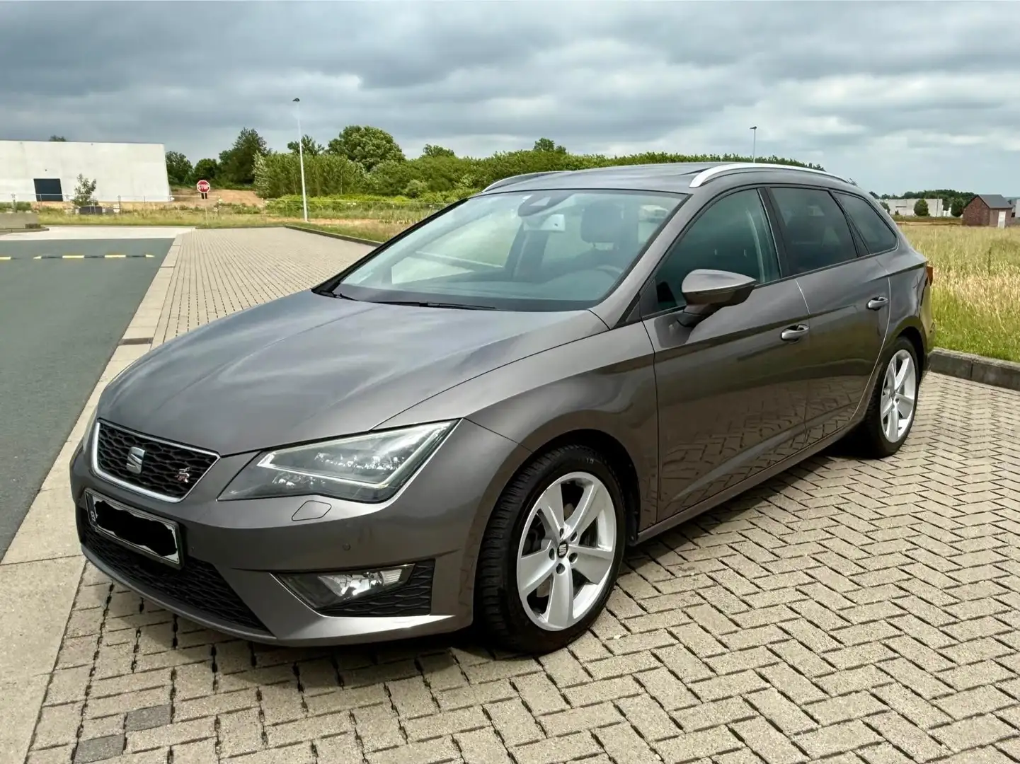 SEAT Leon ST 2.0 CR TDi FR DSG Euro 6b automatique Grijs - 1