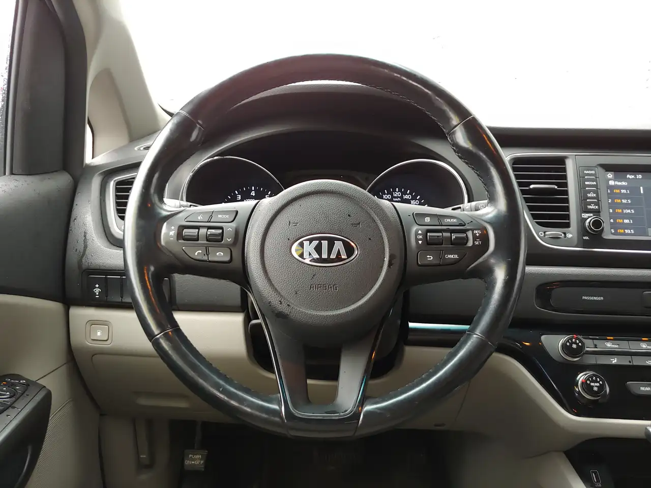 Kia Sedona снимка Kia Sedona