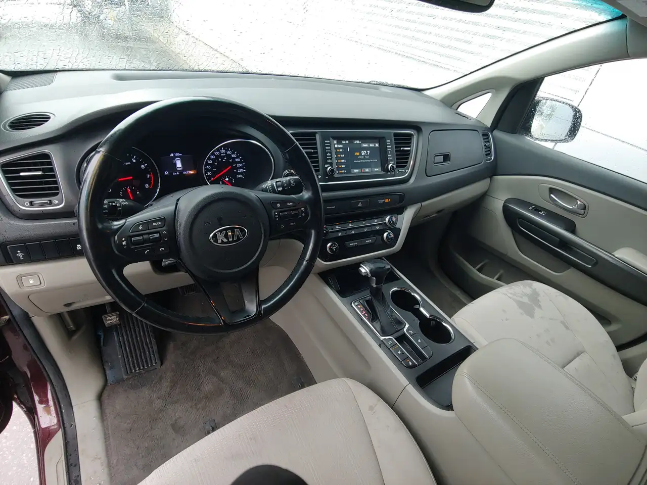 Kia Sedona снимка Kia Sedona