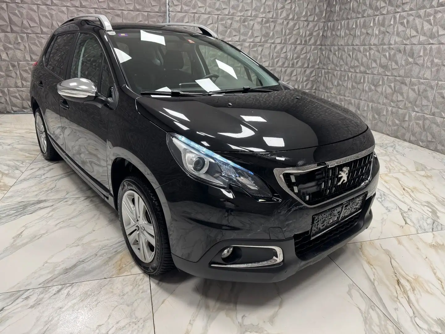 Peugeot 2008 Style **VOLL FAHRBEREIT*81.436km** Schwarz - 2