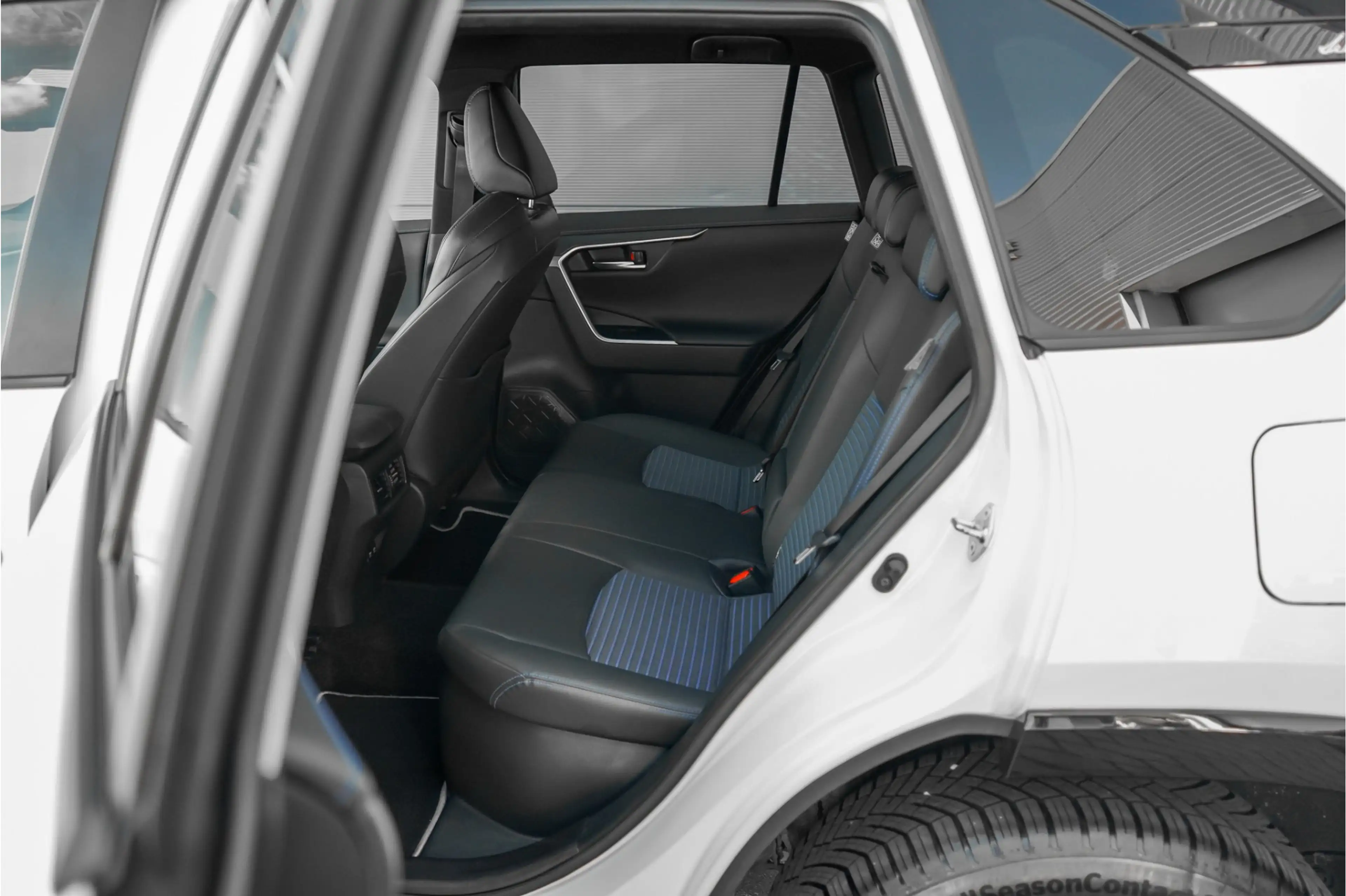Toyota RAV 4 2.5 Hybrid AWD Bi-Tone Navi ACC Camera Trekhaak — photo 6