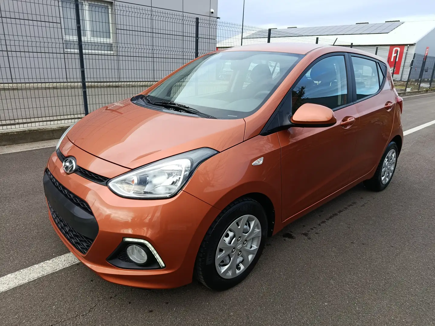 Hyundai i10 i10 1.0i Fun Airco Orange - 1