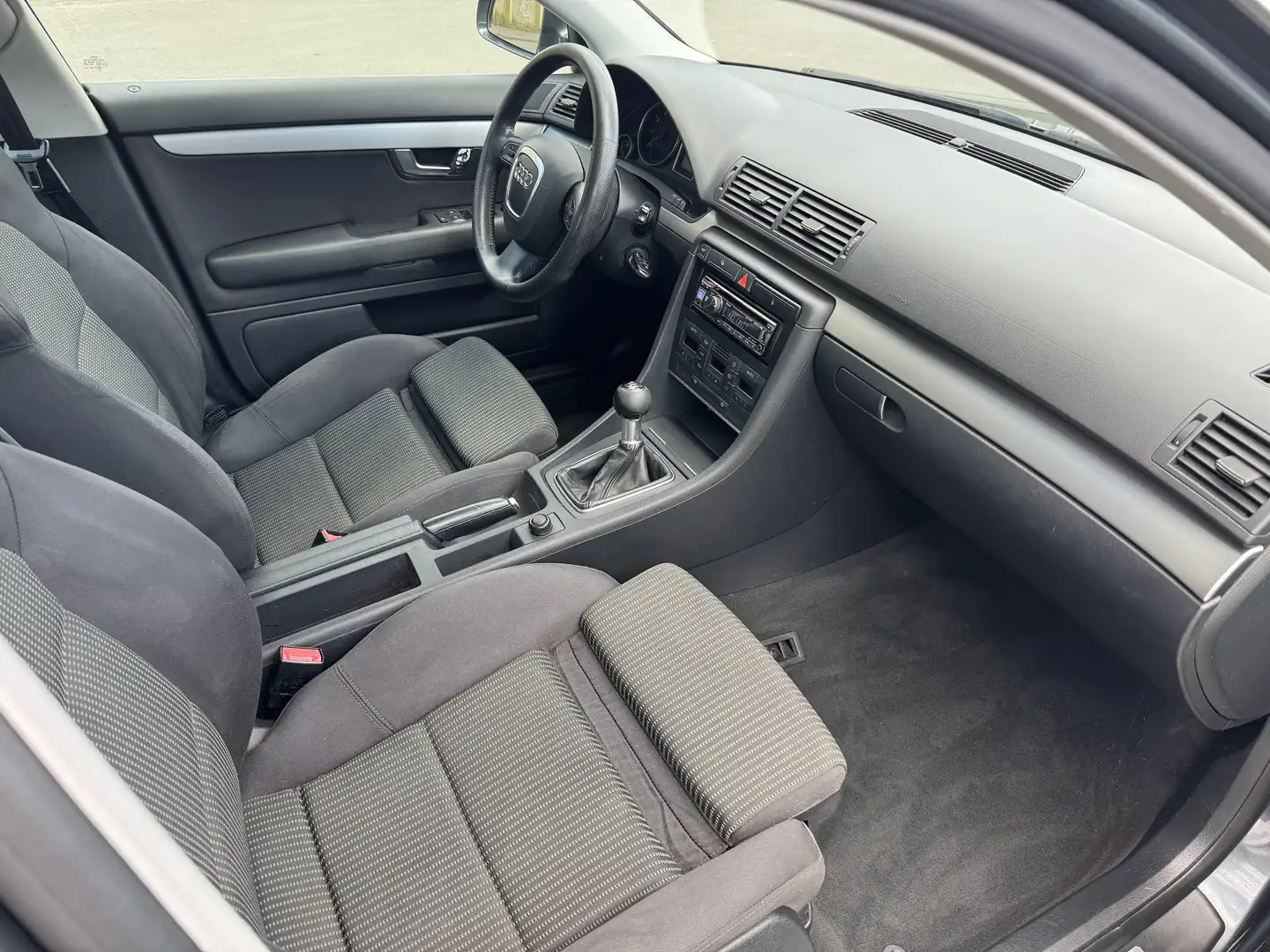 Audi A4 Lim. 2.0 TFSI (147kW) / Xenon Grey - 2