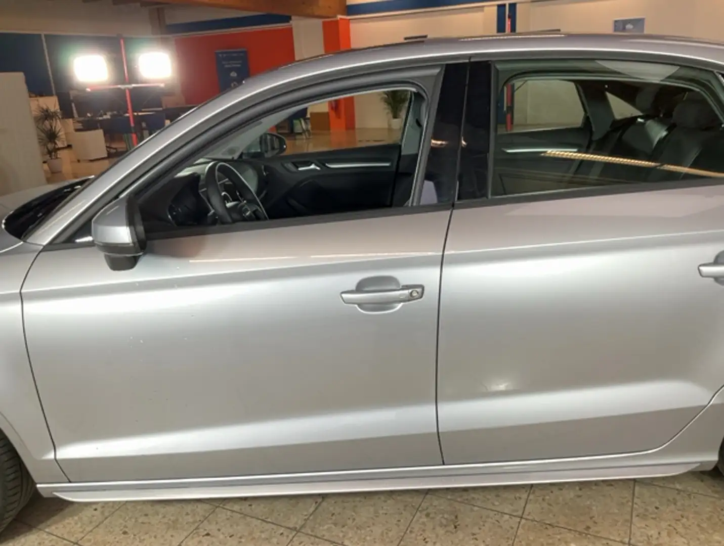 Audi A3 A3 1,5 TFSI COD ultra S-tronic Silber - 2