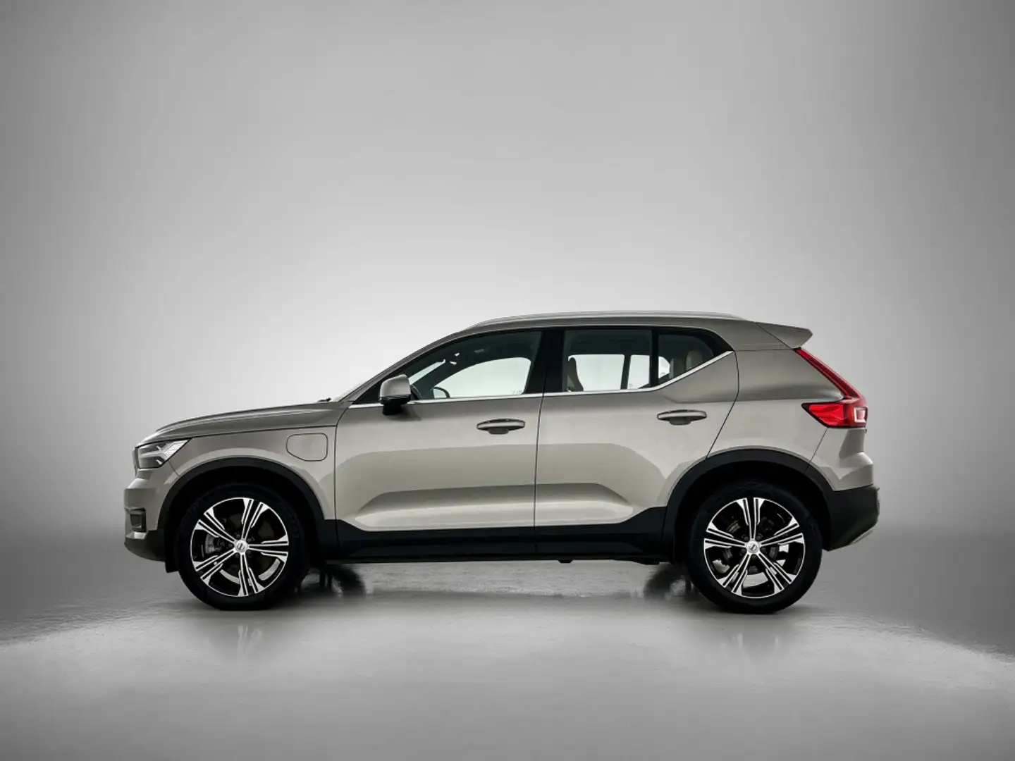Volvo XC40 1.5 T4 Recharge Inscription | Leder | Blis | Navig Gris - 2