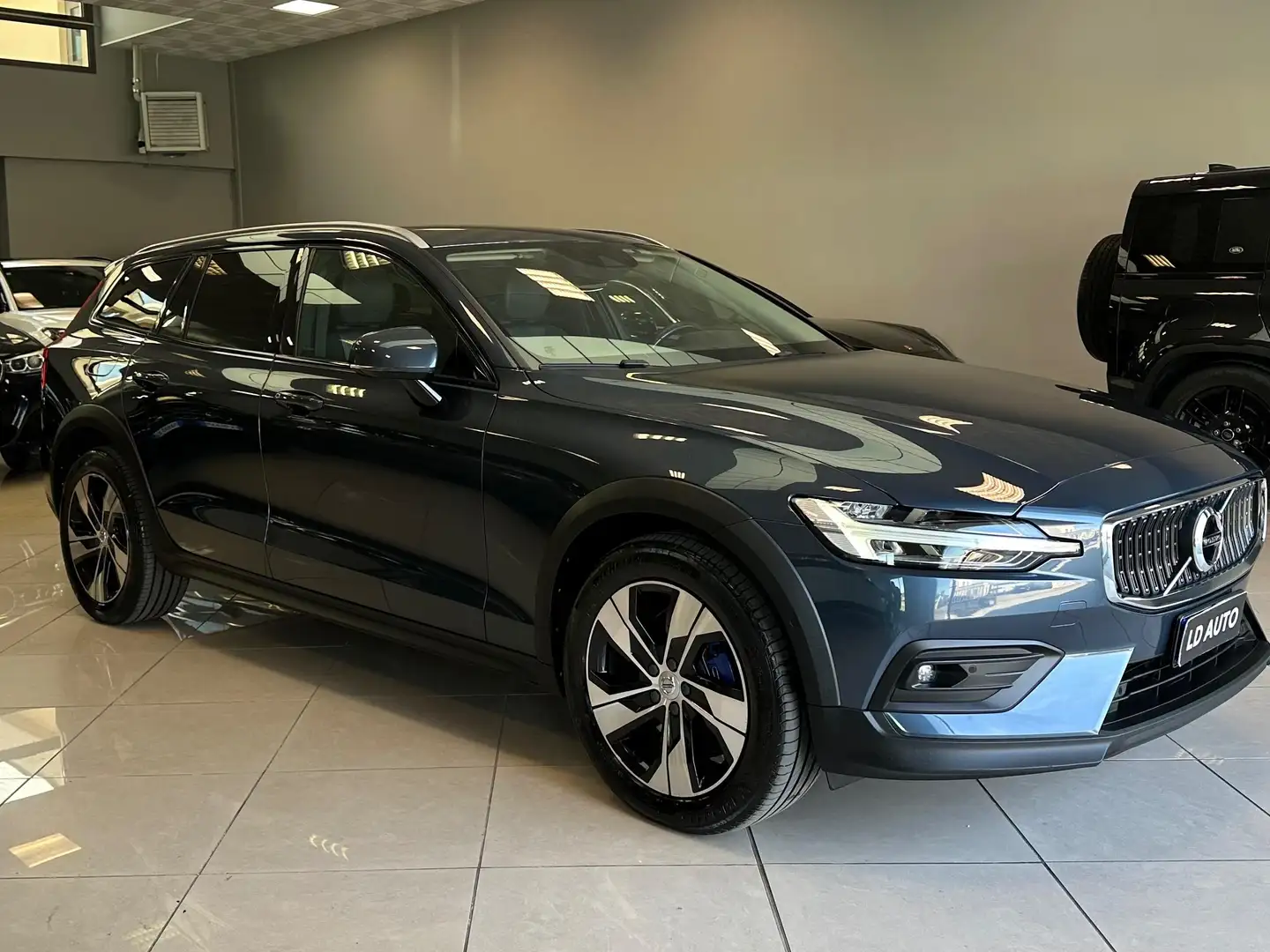 Volvo V60 Cross Country V60 Cross Country 2.0 b4 Business Pro Line awd Blauw - 2