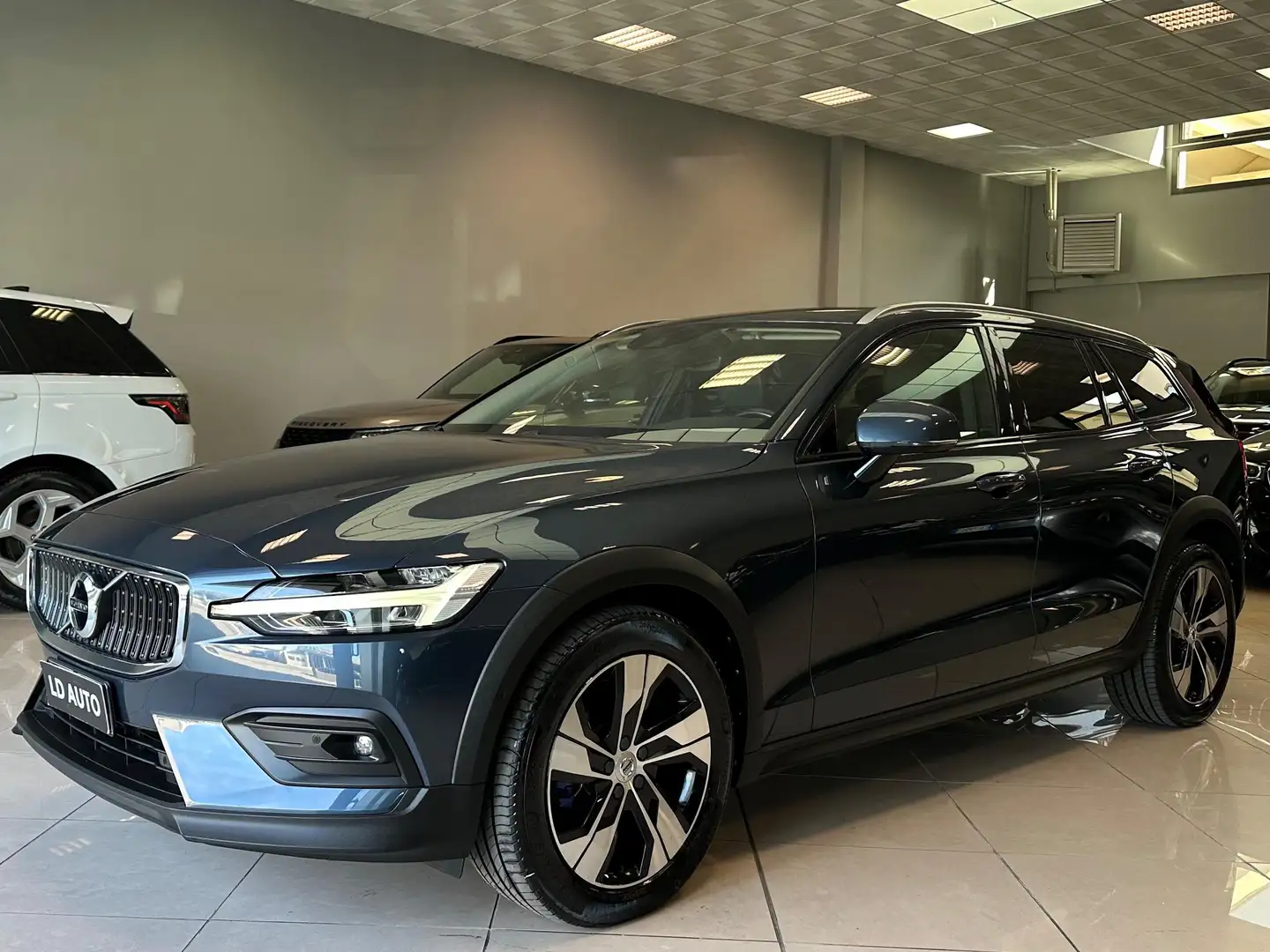 Volvo V60 Cross Country V60 Cross Country 2.0 b4 Business Pro Line awd Blauw - 1