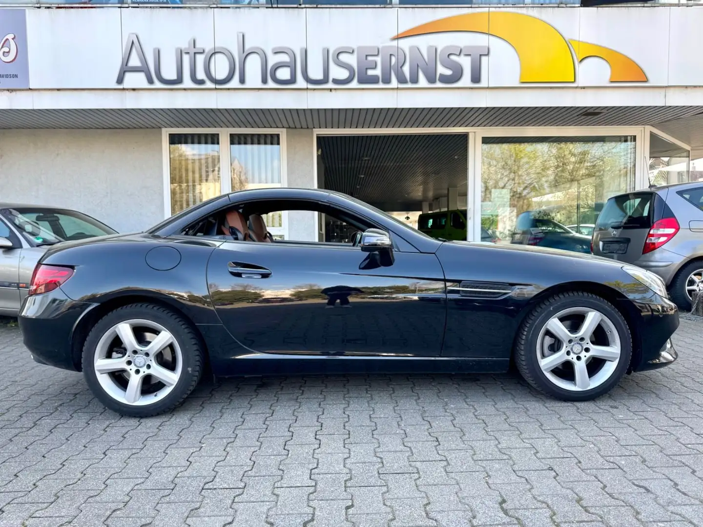 Mercedes-Benz SLC 180 *95tkm+Airscarf+Navi+Totwinkel+Leder* Negro - 1