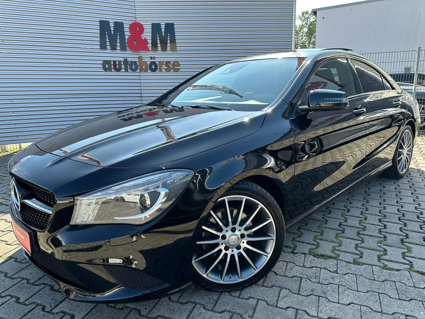 Mercedes-Benz CLA 220 CDI Harman-Kardon/Panorama/Bi-Xenon/Navi Schwarz - 1