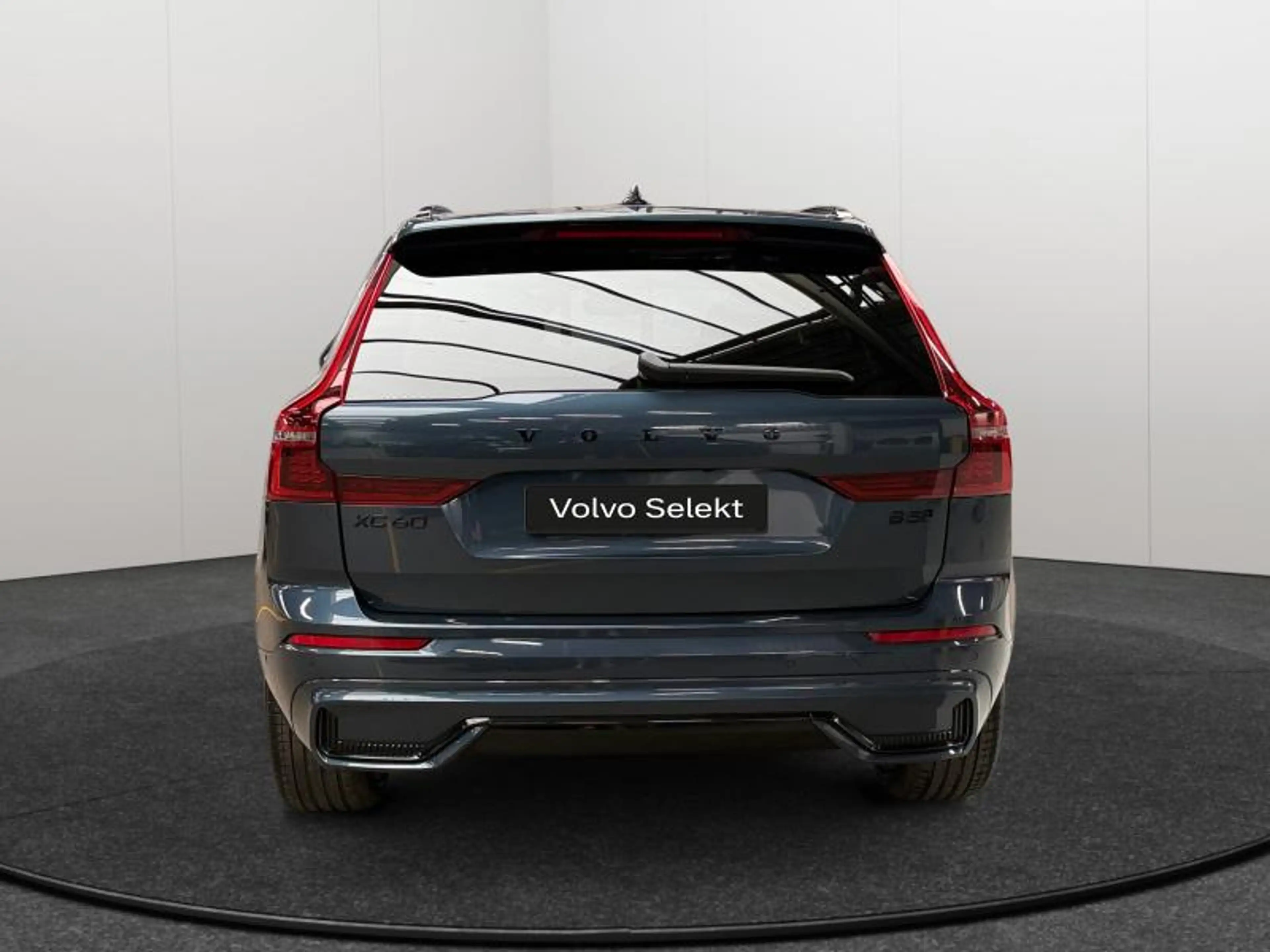 Volvo XC60 Facelift B5 AWD Black Edition Ultra / Essence 2026 — photo 4