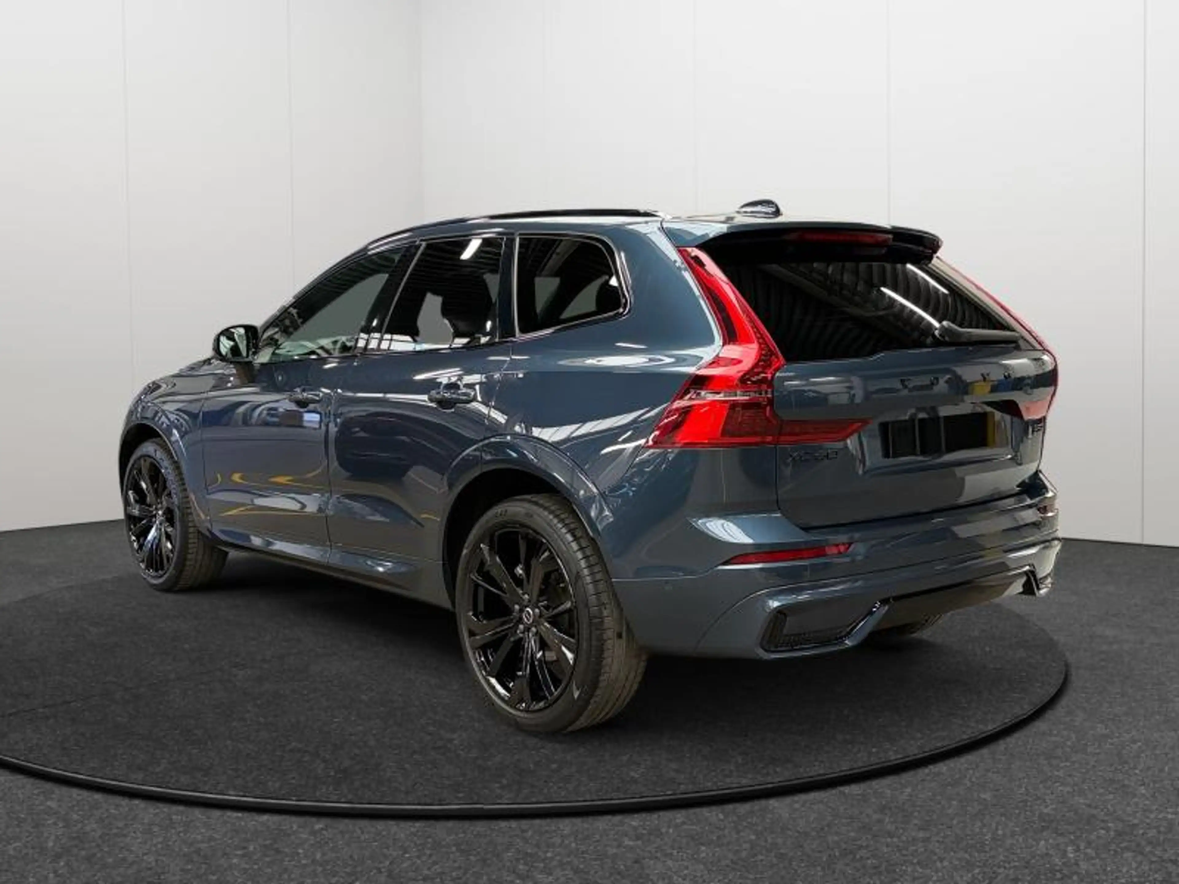Volvo XC60 Facelift B5 AWD Black Edition Ultra / Essence 2026 — photo 3