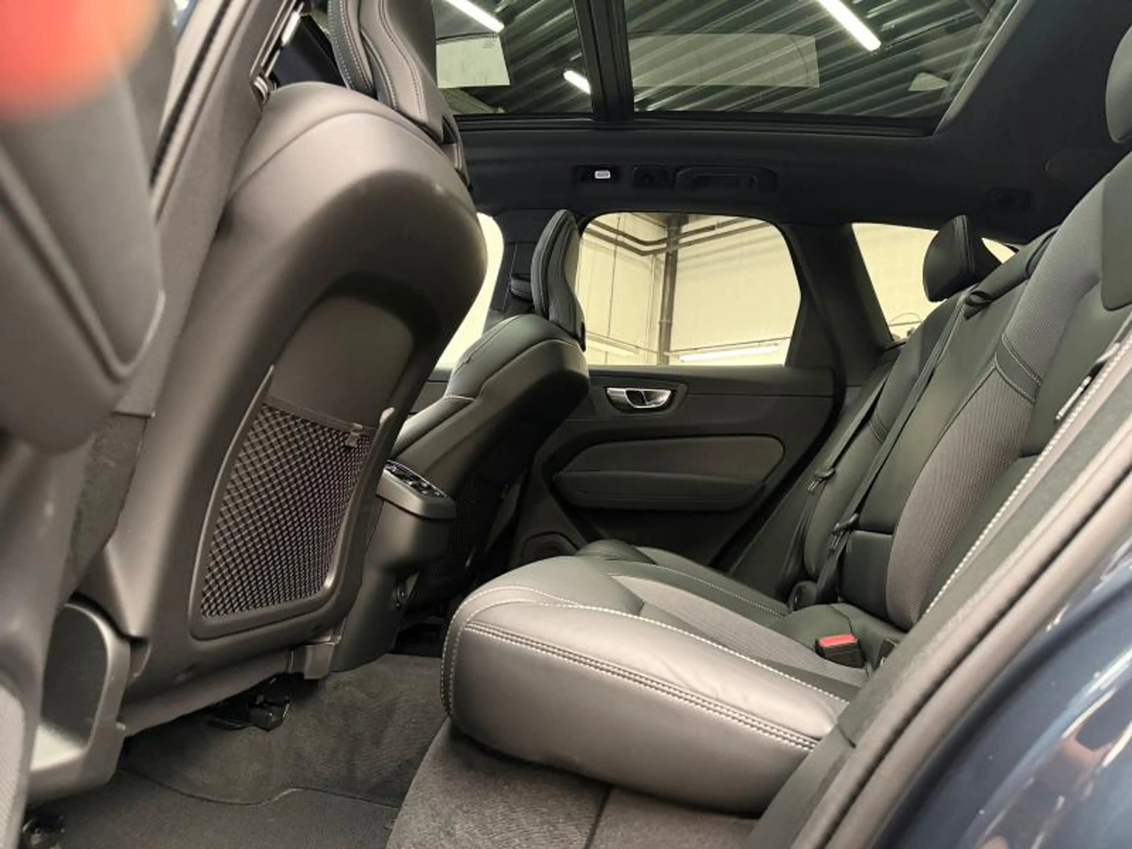 Volvo XC60 Facelift B5 AWD Black Edition Ultra / Essence 2026 — photo 13