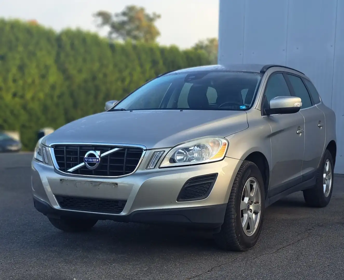 Volvo XC60 XC60 2.0 D3 Momentum Geartronic Gris - 1